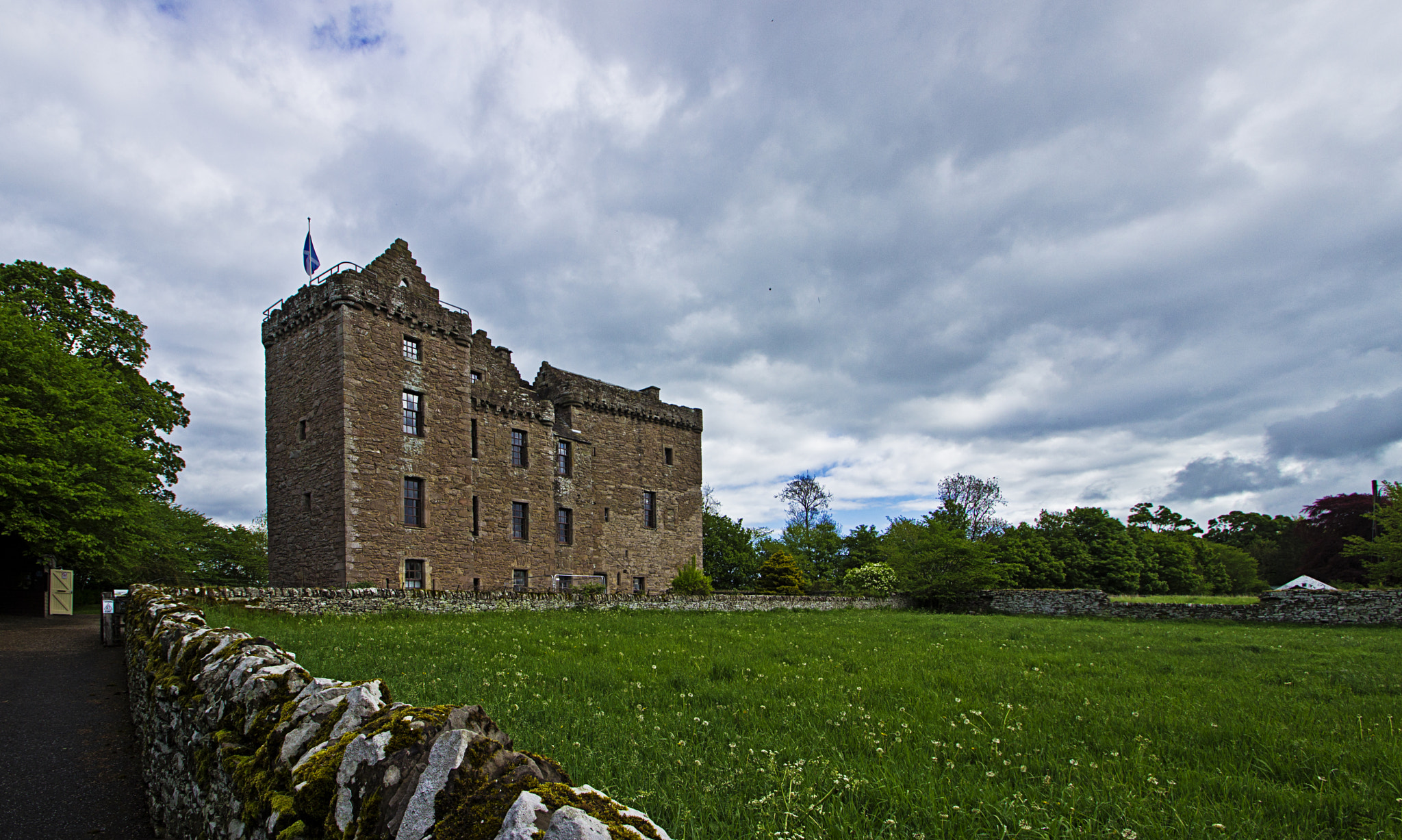 Canon EOS 600D (Rebel EOS T3i / EOS Kiss X5) + Sigma 10-20mm F3.5 EX DC HSM sample photo. Unusual castle photography