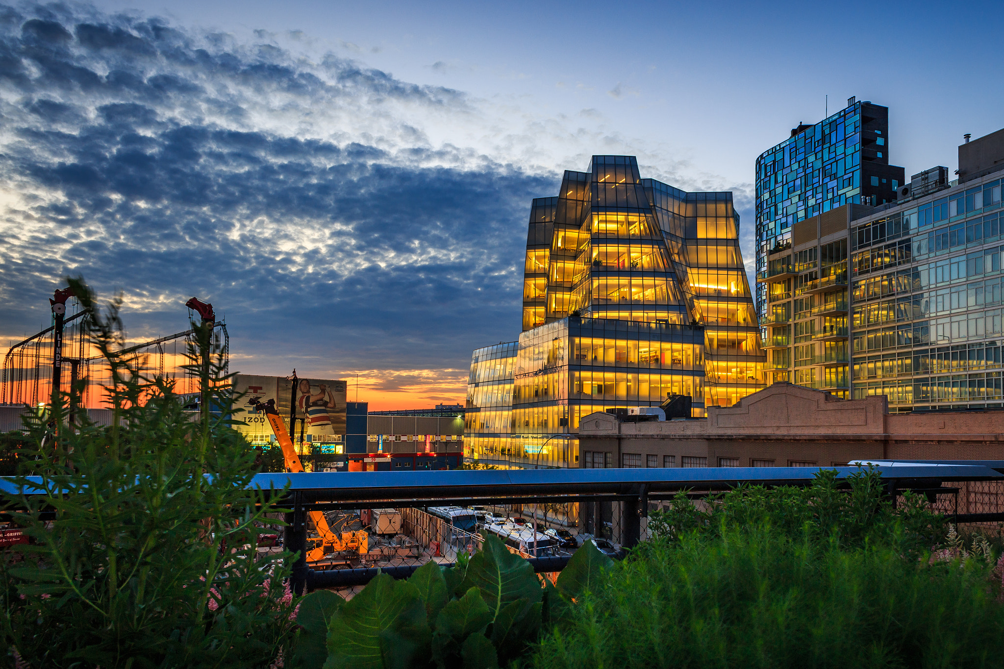 Canon EOS 6D + Canon EF 24mm f/1.4L sample photo. Frank gehry's iac from the high line photography