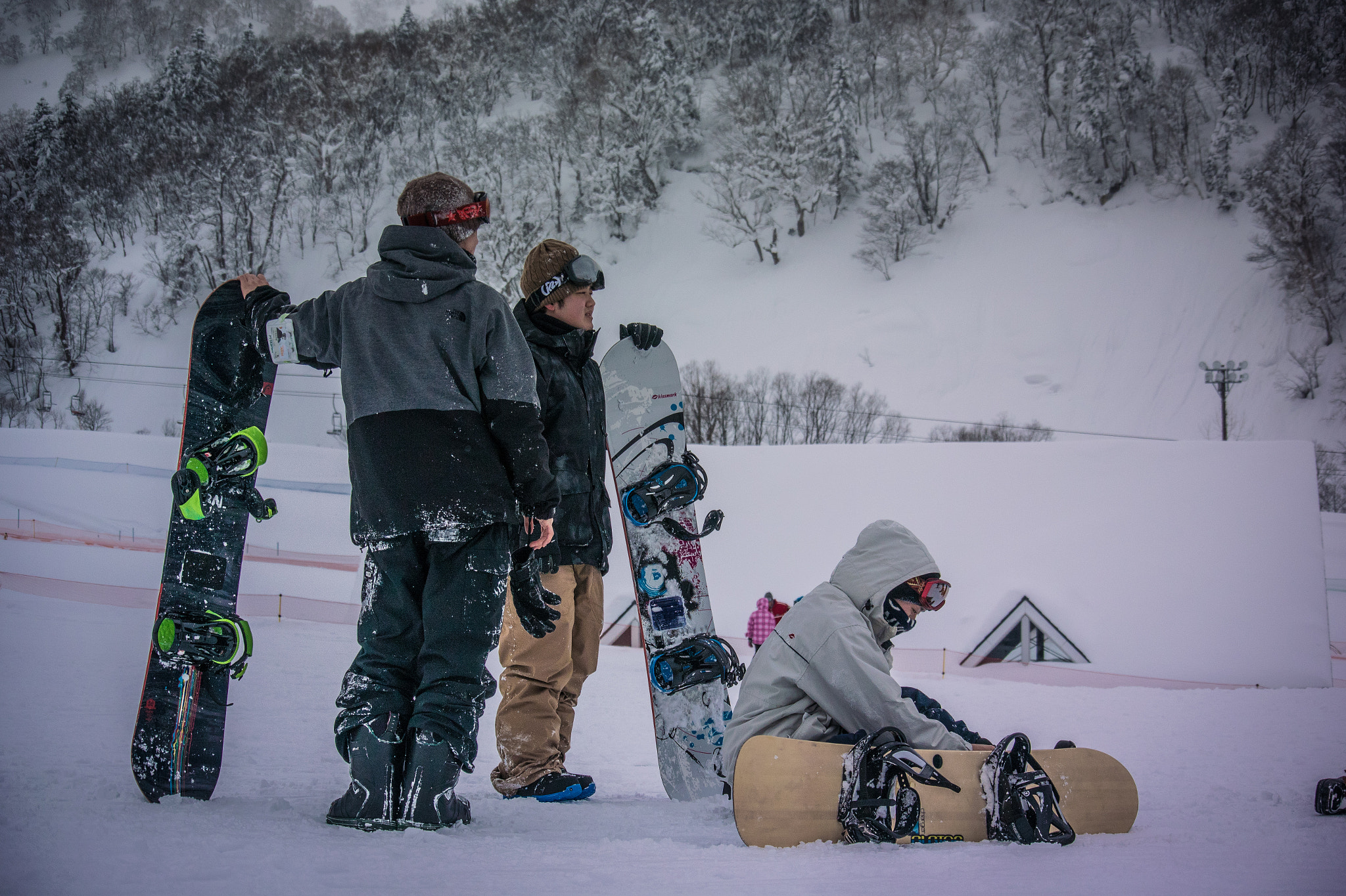 Nikon 1 Nikkor VR 30-110mm F3.8-5.6 sample photo. Snow boarders photography