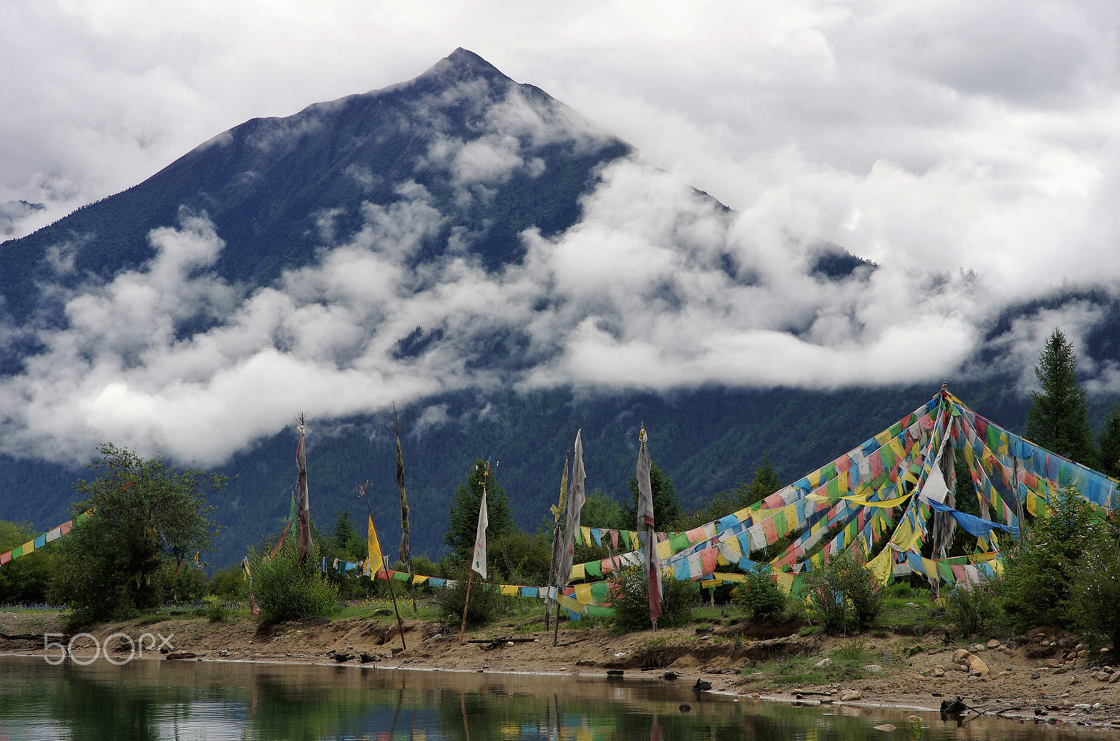 Pentax K-5 IIs + Pentax smc DA 70mm F2.4 AL Limited sample photo. Mountains and prayer flags photography