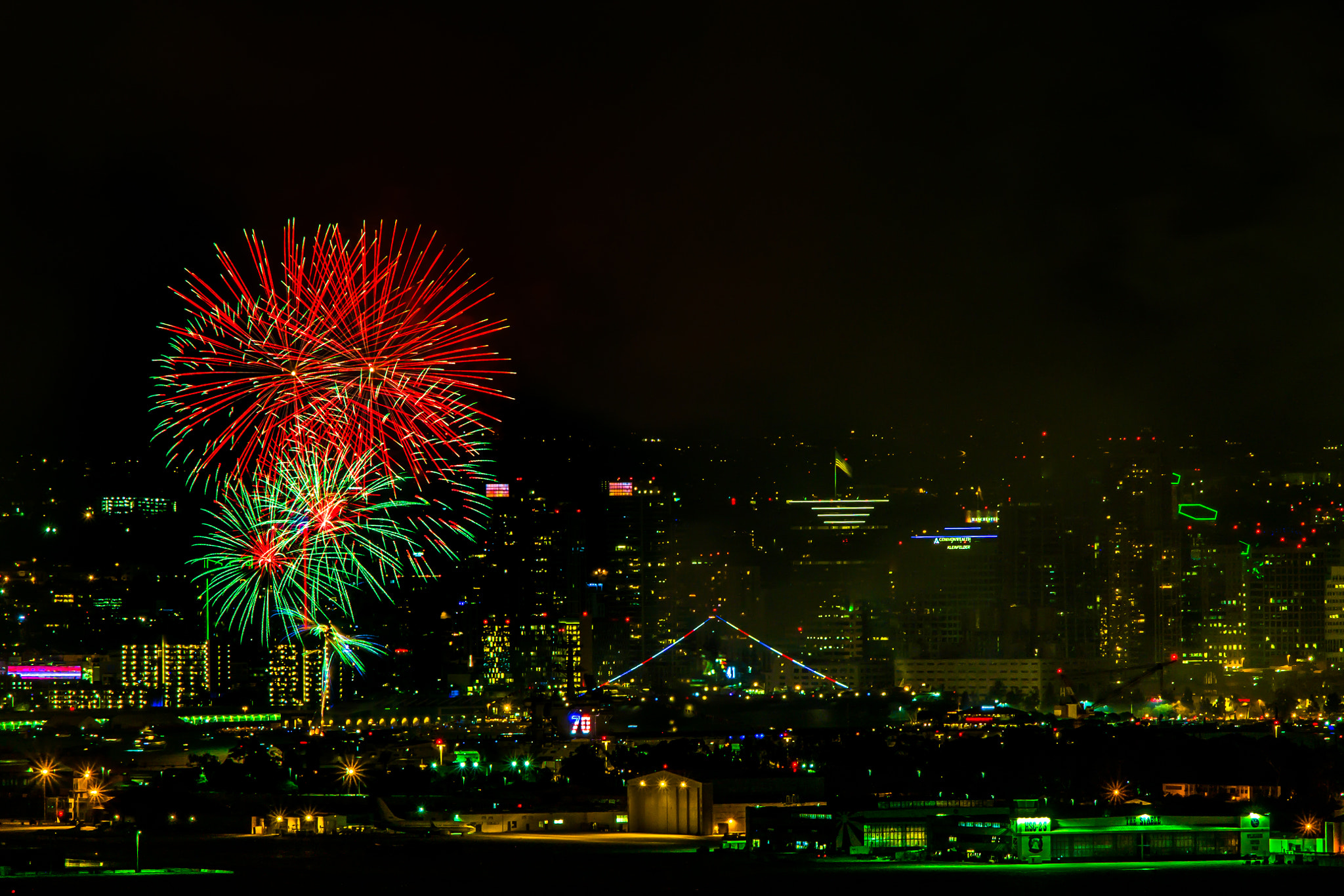 Samsung NX30 + Samsung NX 50-200mm F4-5.6 ED OIS sample photo. Fireworks over downtown san diego photography