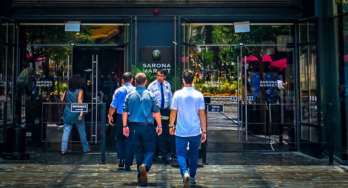 Sony a6300 + Sony E 18-200mm F3.5-6.3 OSS sample photo. 2016.07.04 tel aviv people and places 06446 -2 photography
