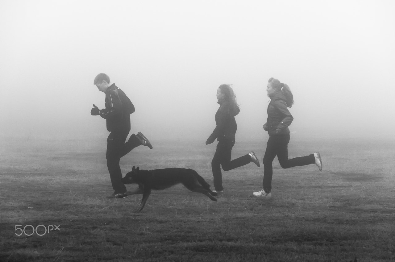 Olympus E-450 (EVOLT E-450) sample photo. Three men in a jog (to say nothing of the dog) photography