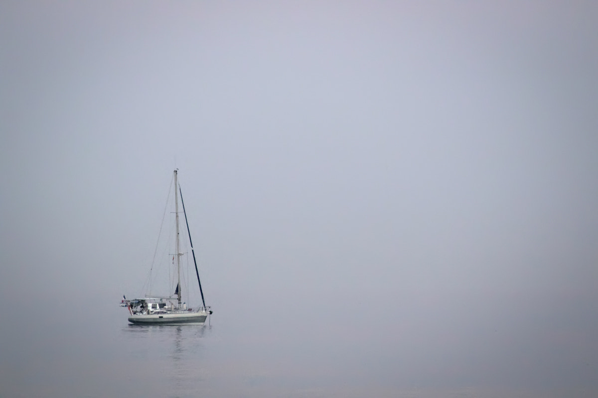Canon EF 28-135mm F3.5-5.6 IS USM sample photo. Barco navegando photography