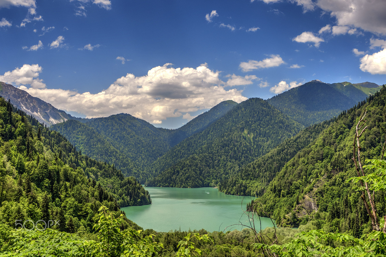 Olympus OM-D E-M5 II + OLYMPUS M.12-50mm F3.5-6.3 sample photo. The lake ritsa photography