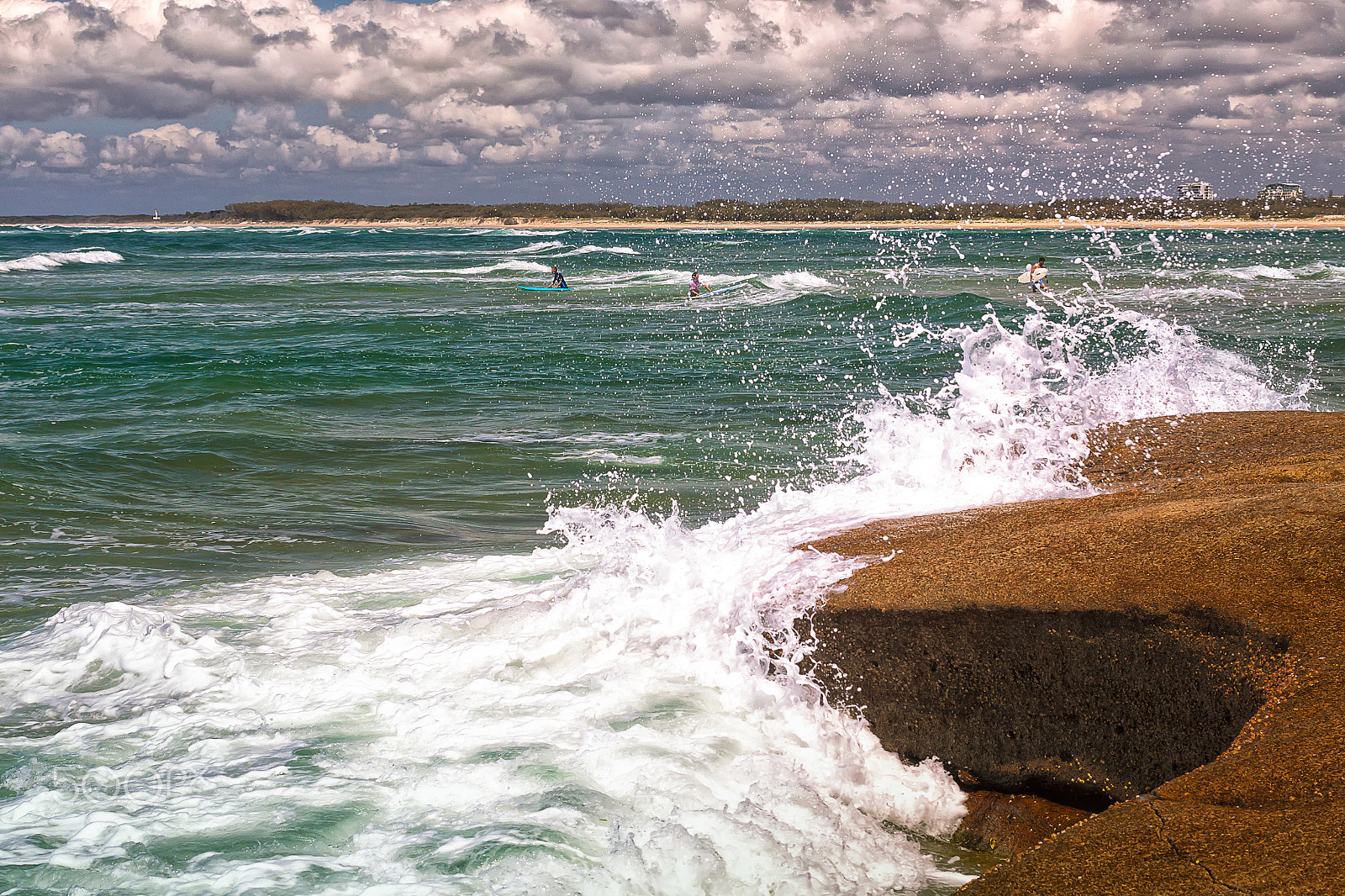 Canon EOS 50D + Canon EF 40mm F2.8 STM sample photo. Waves splash on the rocks photography