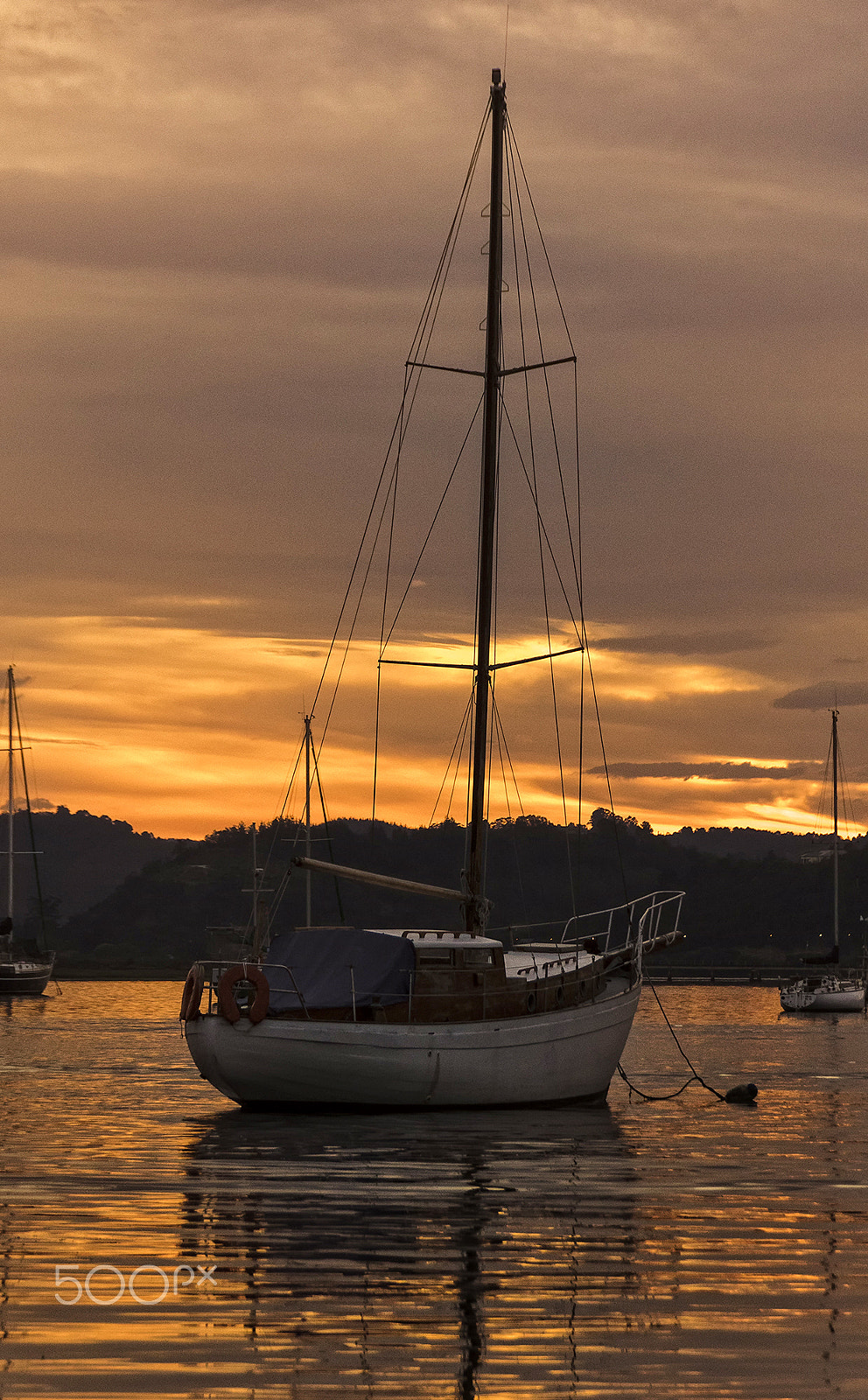 Sigma 18-250mm F3.5-6.3 DC OS HSM sample photo. Boat in a pastel colour sunset photography