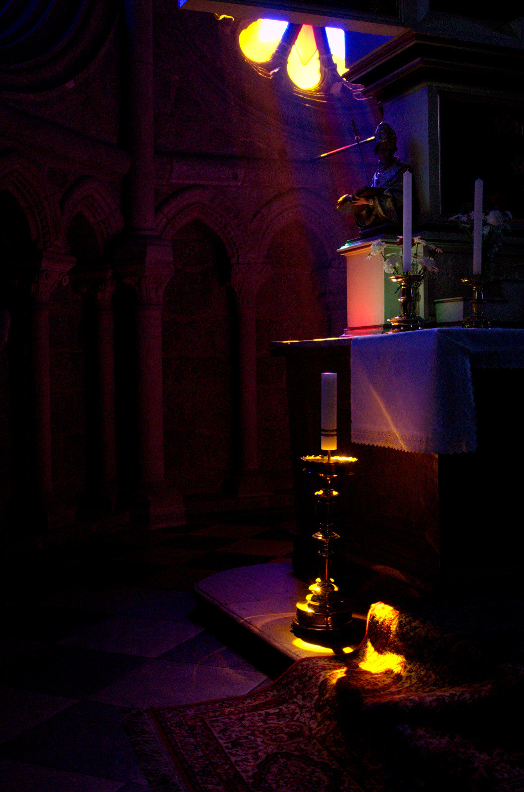 AF Zoom-Nikkor 28-80mm f/3.5-5.6D sample photo. Light in the basilica photography