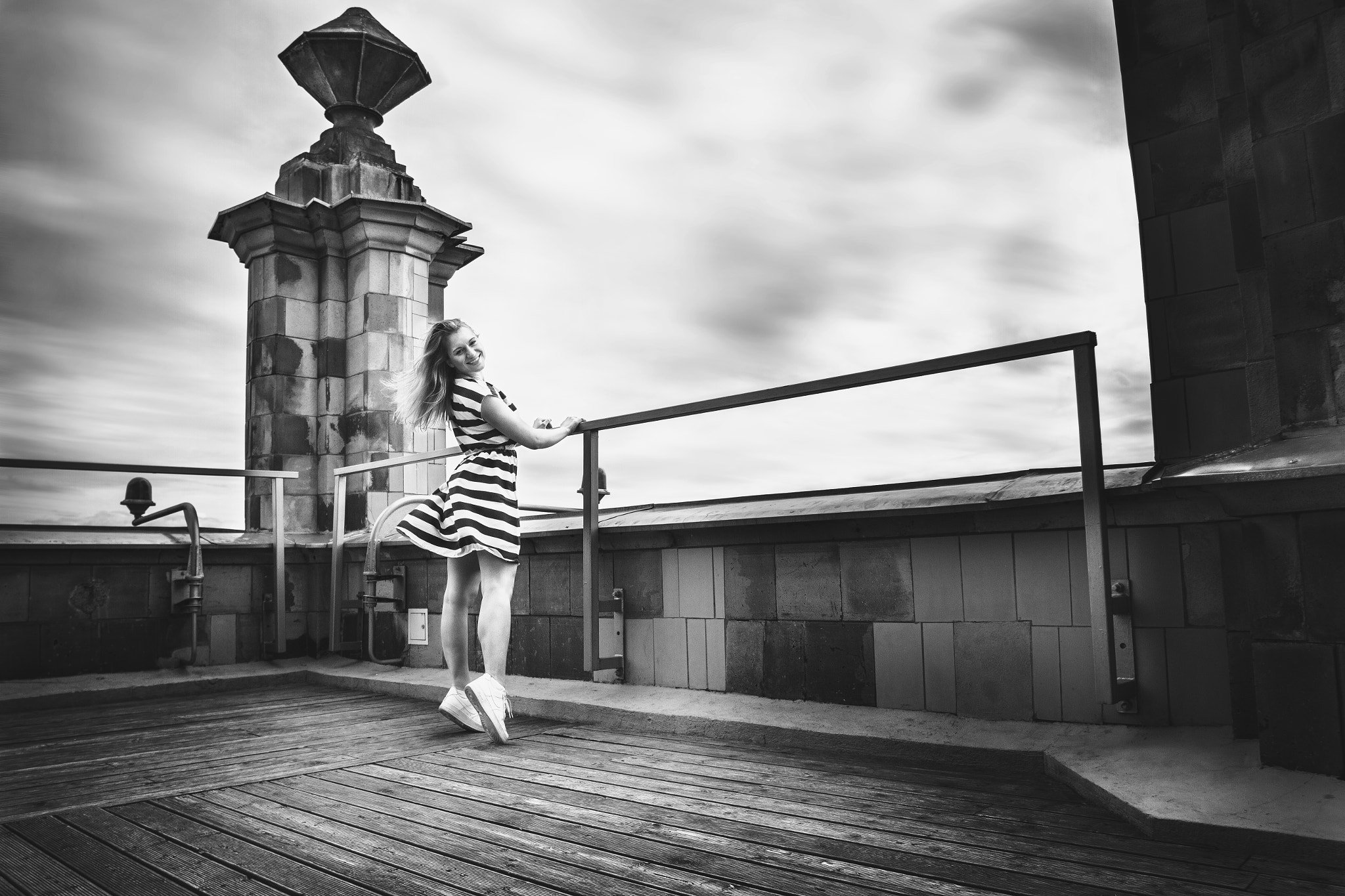 Canon EOS 7D + Canon EF 16-35mm F2.8L USM sample photo. The girl in the wind photography