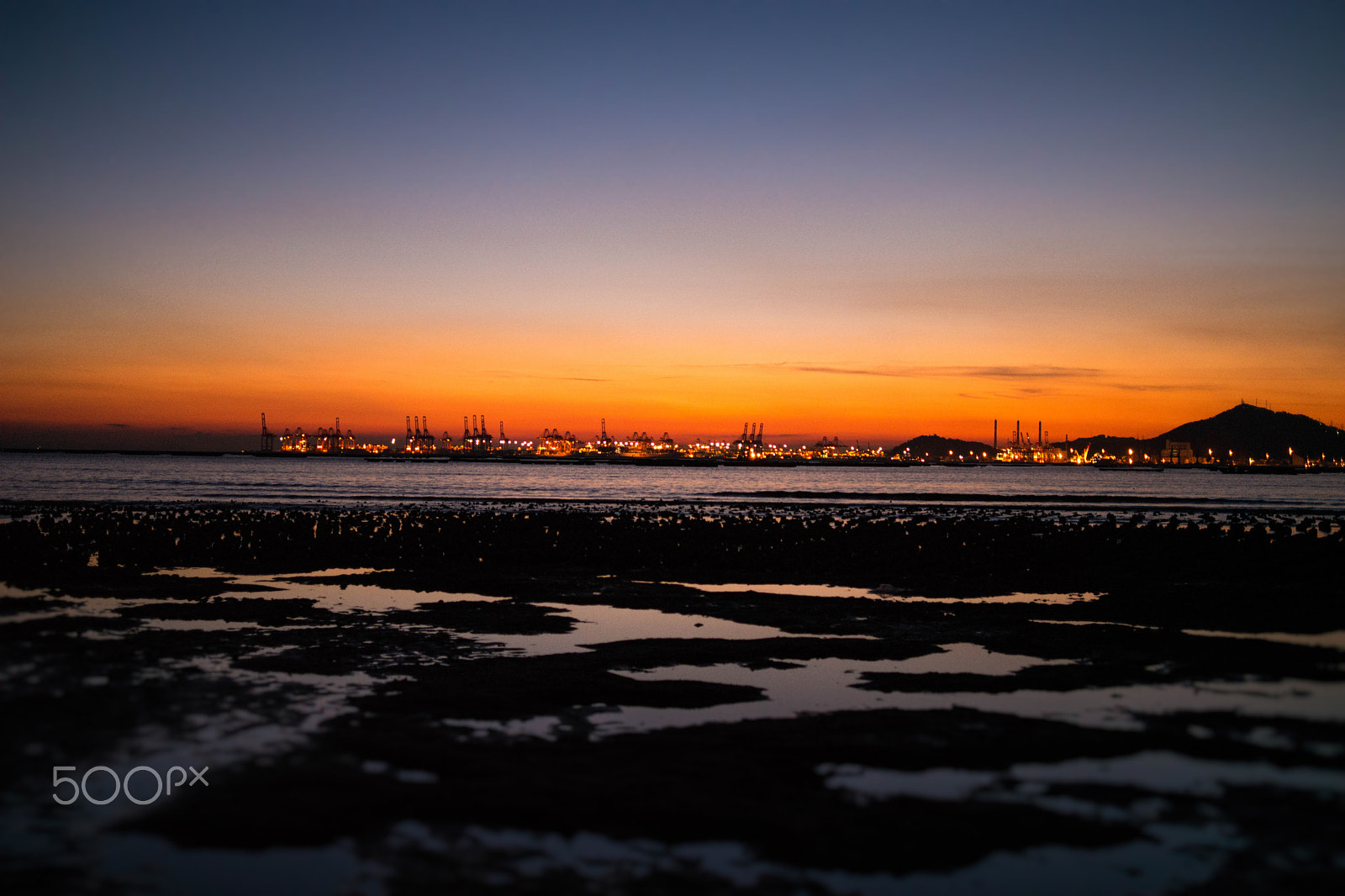 Samsung NX1 + Samsung NX 30mm F2 Pancake sample photo. Dusk photography