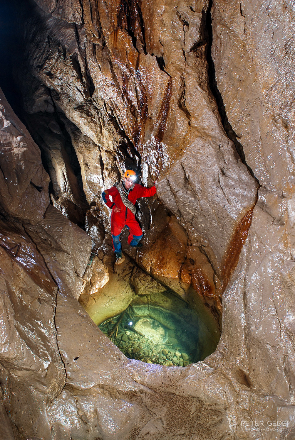 Nikon D80 + Nikon AF Nikkor 20mm F2.8D sample photo. Pool in cave odoline photography