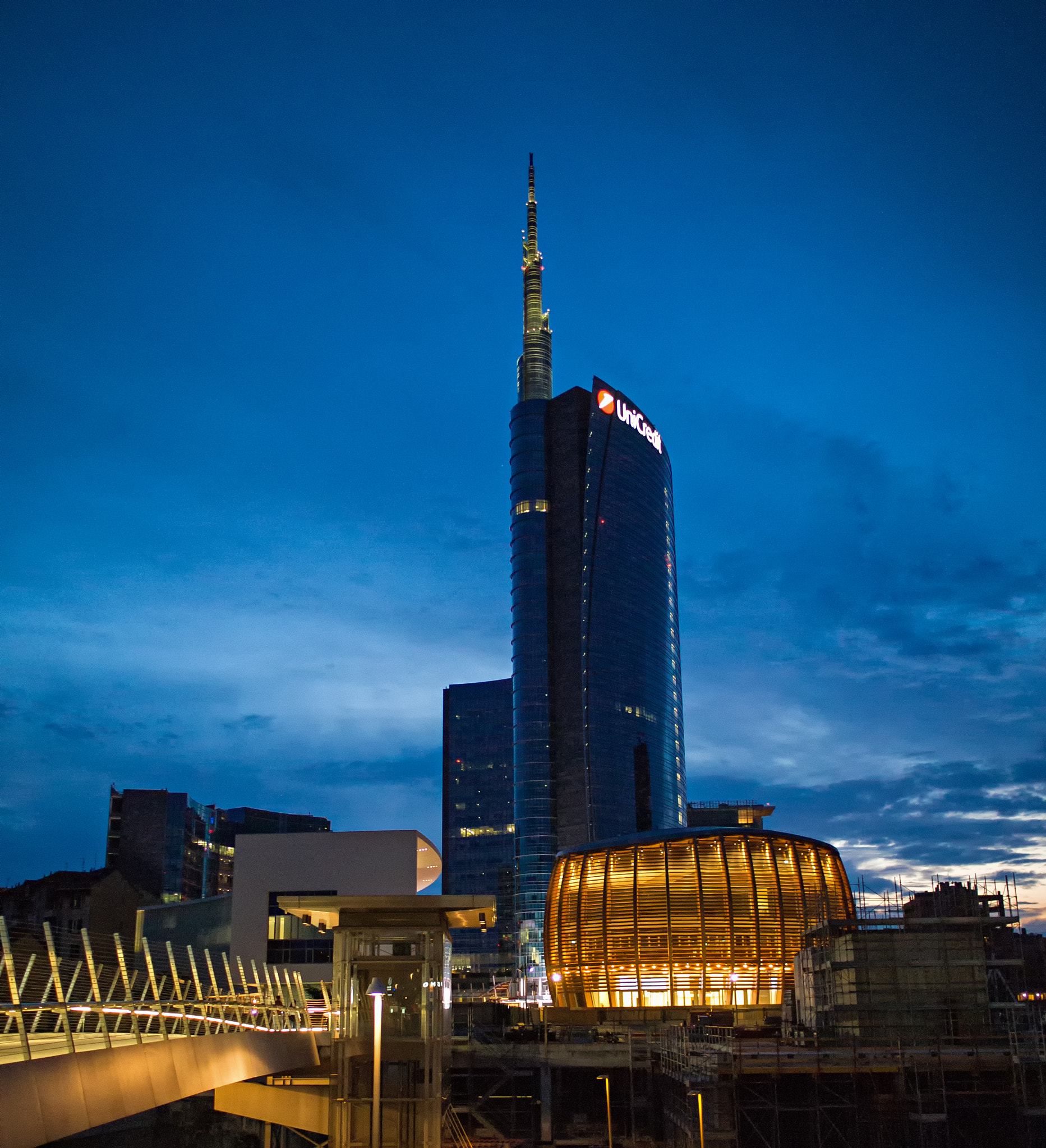 Olympus PEN E-PL3 + LEICA DG SUMMILUX 15/F1.7 sample photo. Tallest building in italy photography