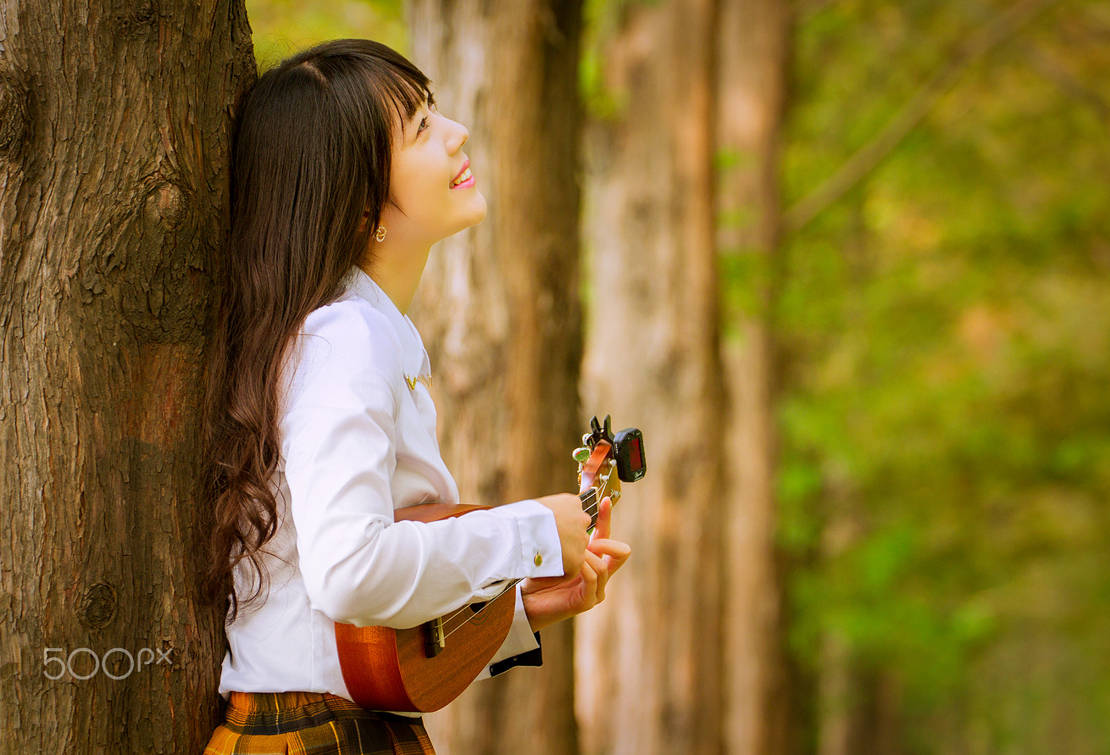 Canon EF 70-300mm F4-5.6L IS USM sample photo. The lady singing in autumn photography