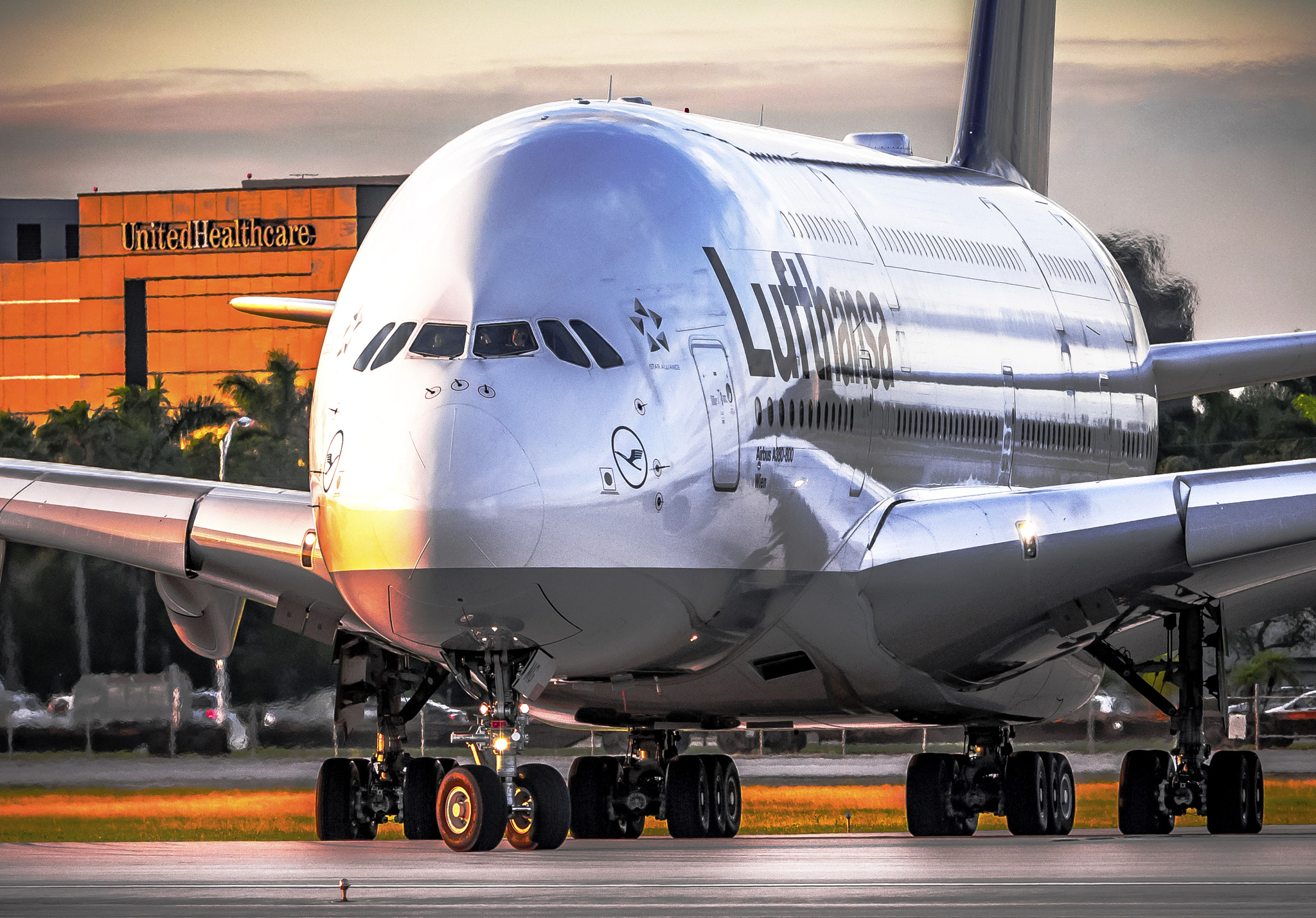 Panasonic Lumix DMC-GX8 + Olympus M.Zuiko Digital ED 40-150mm F2.8 Pro sample photo. Miami airport big one photography