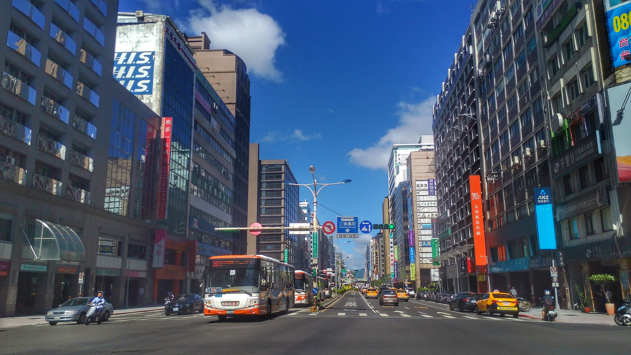 ASUS PadFone sample photo. Taipei city photography