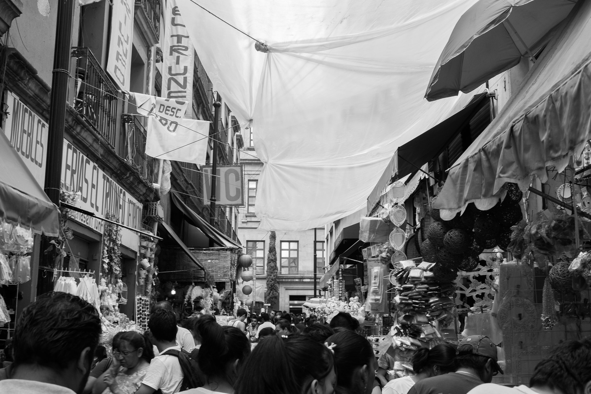 Fujifilm X-A1 + Fujifilm XF 27mm F2.8 sample photo. Chaos photography