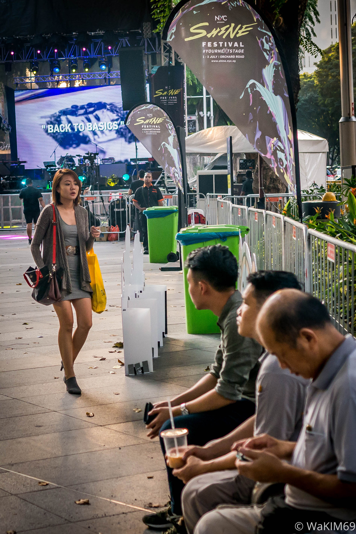 Panasonic Lumix DMC-G5 + Panasonic Leica DG Summilux 25mm F1.4 II ASPH sample photo. While waiting for the show to start... photography