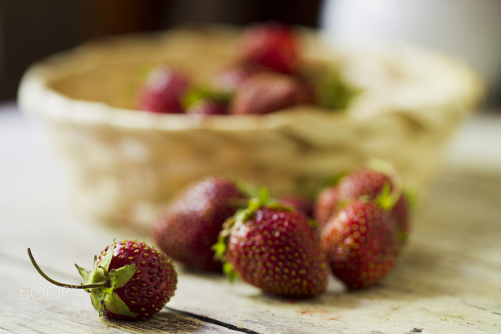 Canon EOS-1D Mark IV sample photo. Ripe red strawberries photography