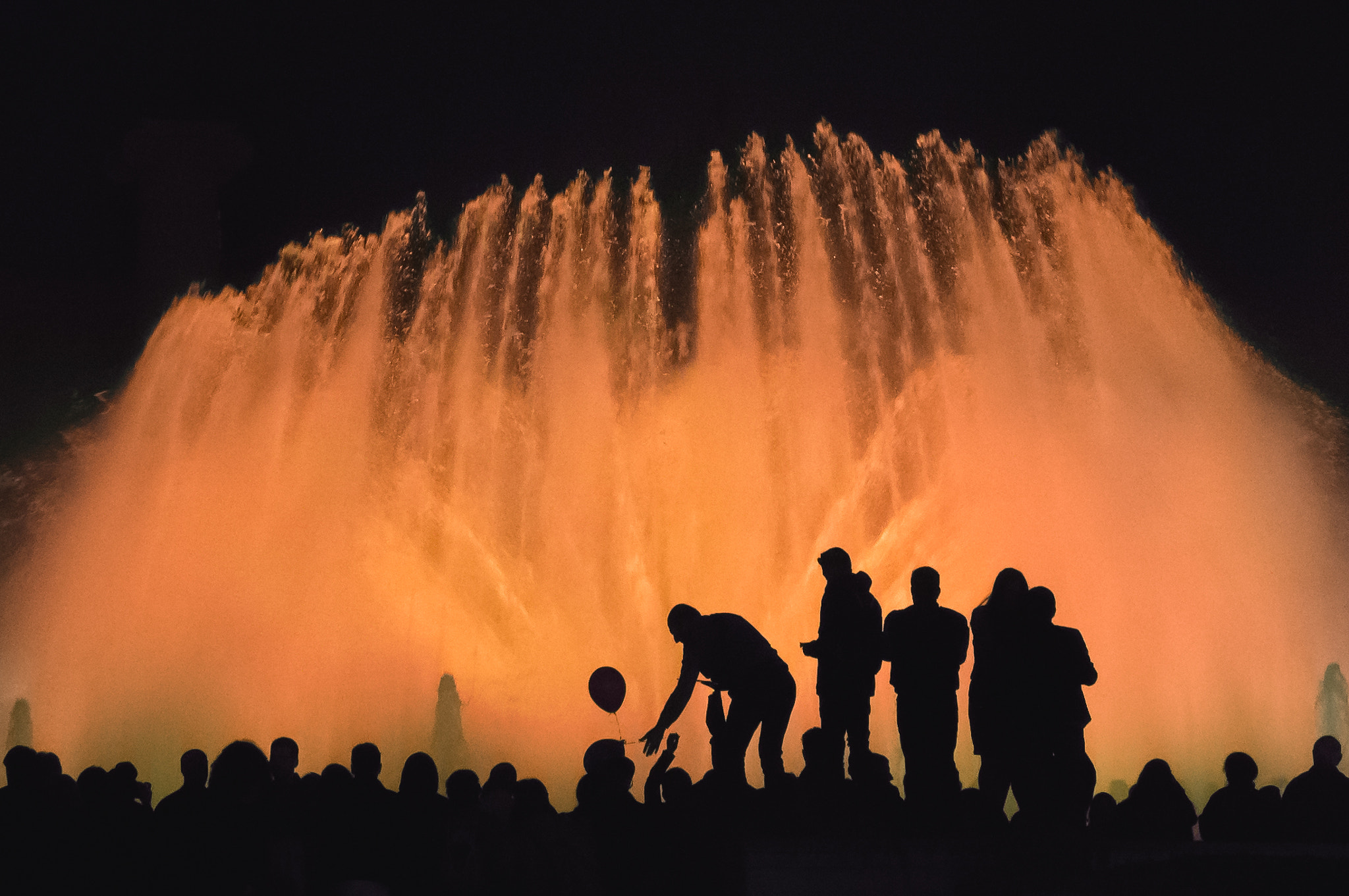 Sony SLT-A57 sample photo. Friends watch the magic fountains of montjuic photography