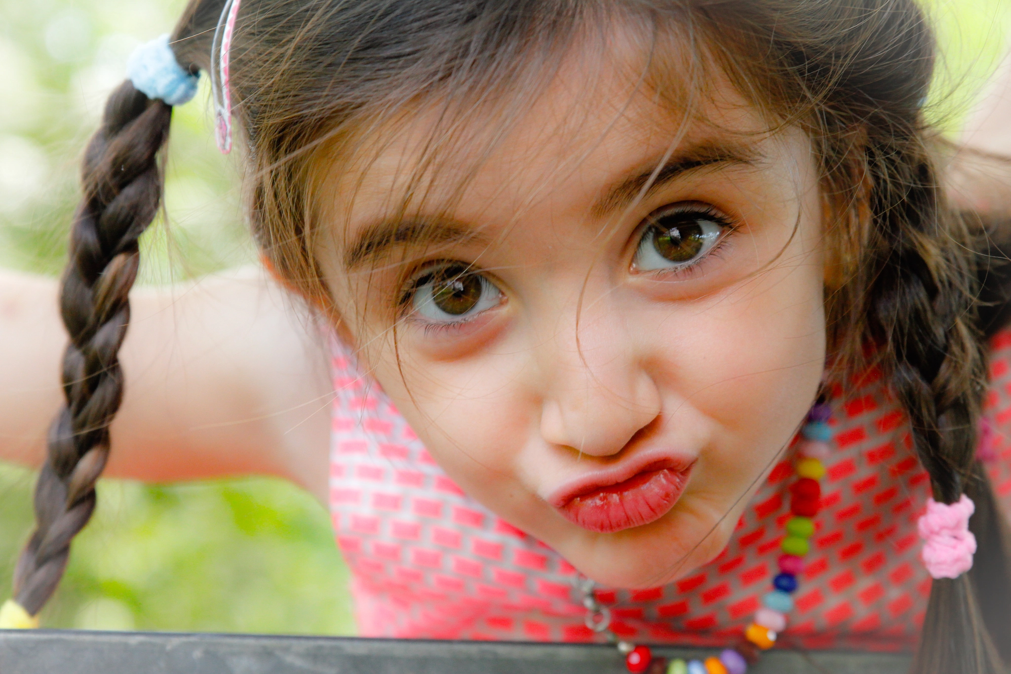 Canon EOS 550D (EOS Rebel T2i / EOS Kiss X4) + Canon 24-70mm sample photo. Cheeky "monkey" photography