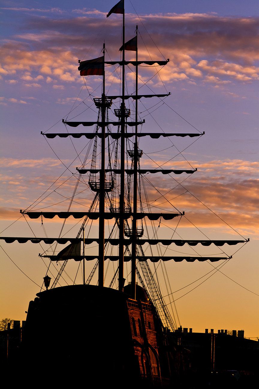 Canon EF 100mm F2.0 USM sample photo. Spb sunset photography