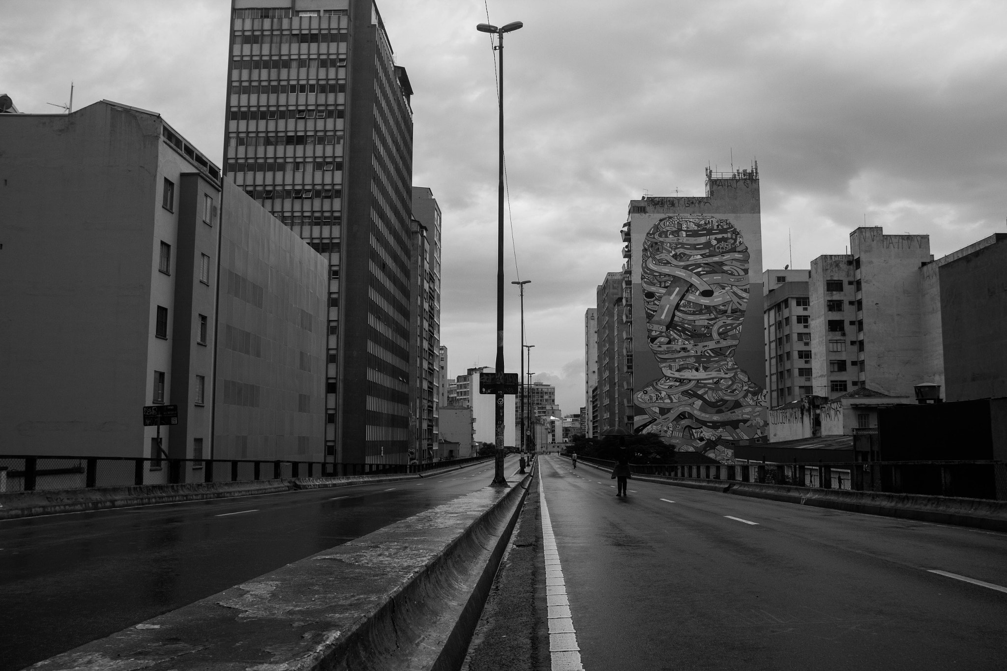 Canon EOS 550D (EOS Rebel T2i / EOS Kiss X4) sample photo. Grey city photography