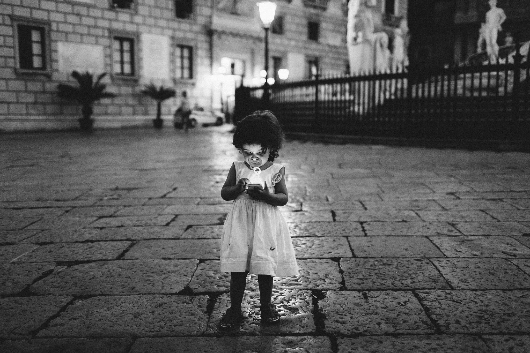 Canon EOS 5D + Canon EF 35mm F1.4L USM sample photo. Girl from palermo photography