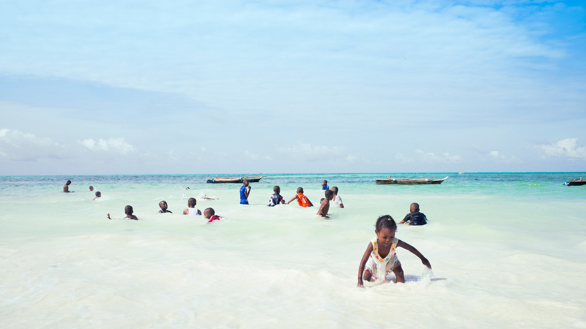 Leica M (Typ 240) + Leica Summarit-M 35mm F2.4 ASPH sample photo. Kids and ocean photography