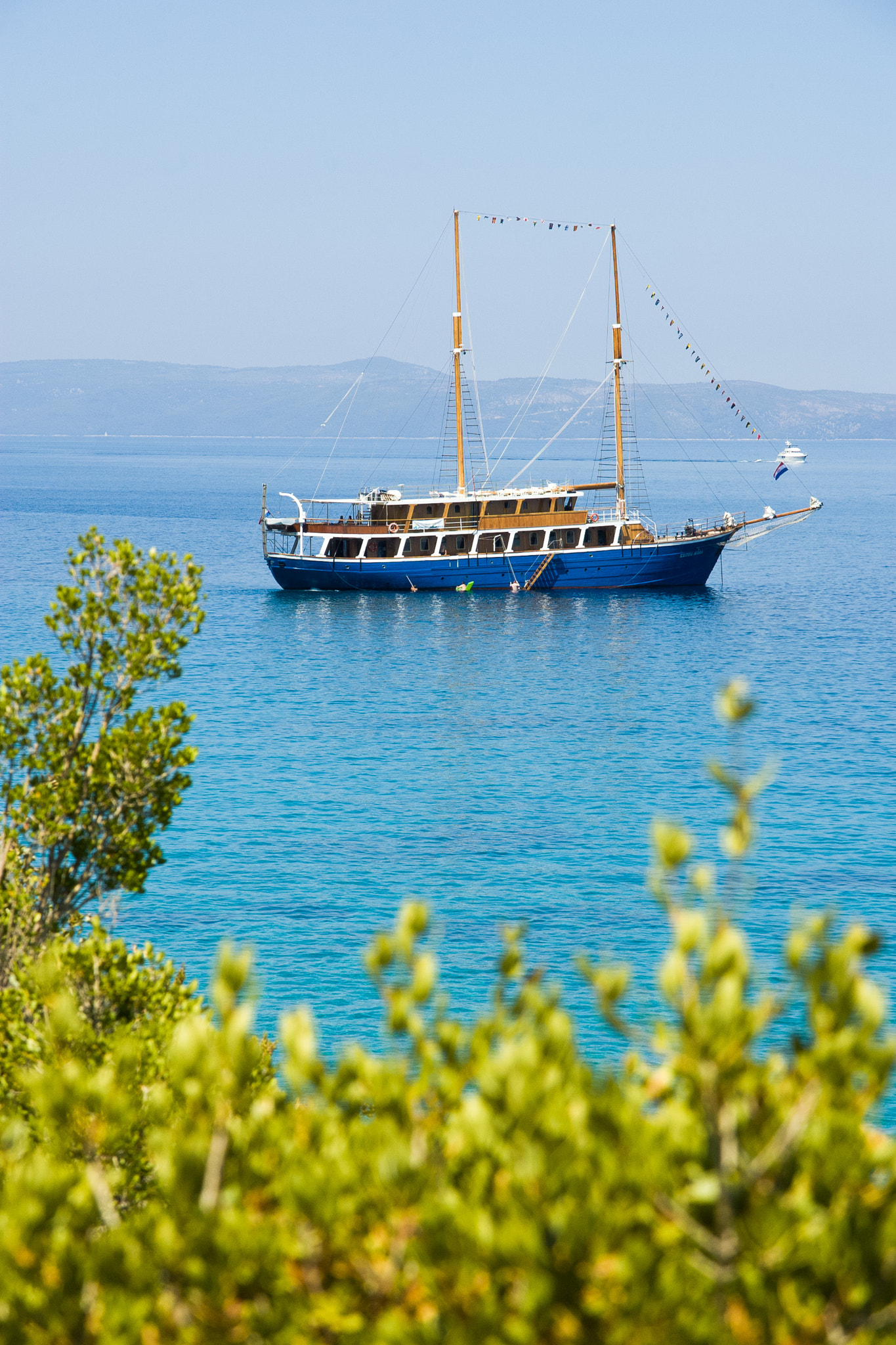 Pentax K100D + Sigma 18-50mm F3.5-5.6 DC sample photo. Wooden sailboat on peljesac peninsula photography