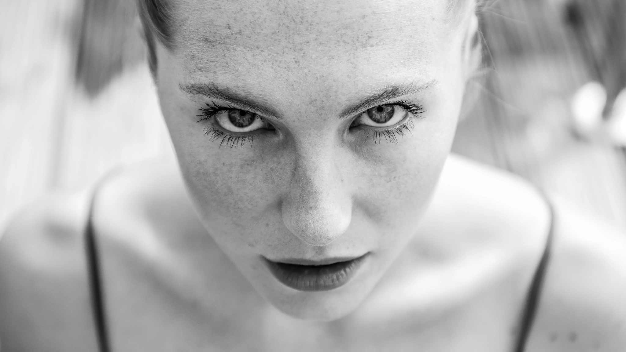Saumsun NX 16-50mm F2-2.8 S ED OIS sample photo. Freckles photography