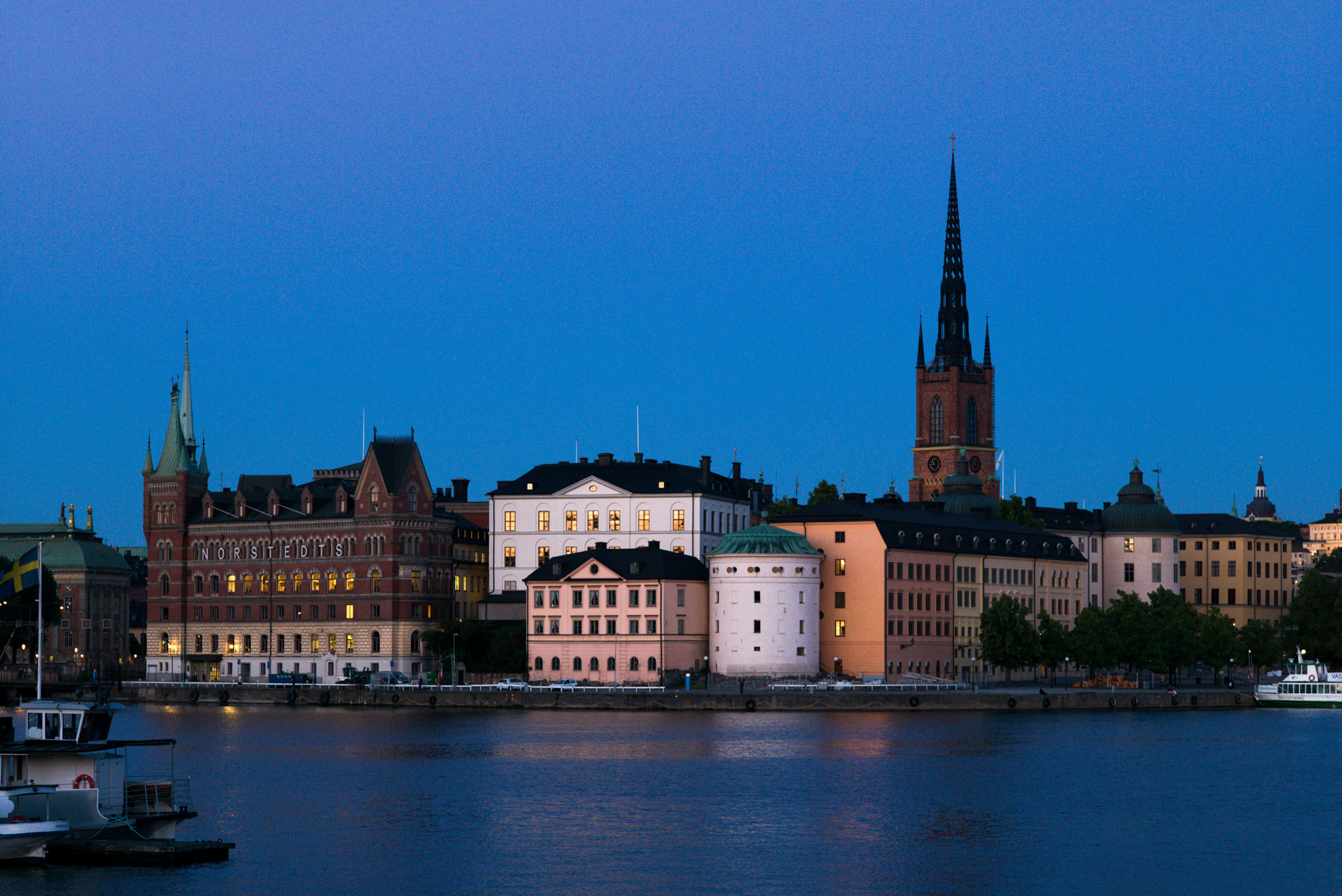 Leica APO-Summicron-M 90mm F2 ASPH sample photo. Stockholm - riddarholmen evening light photography