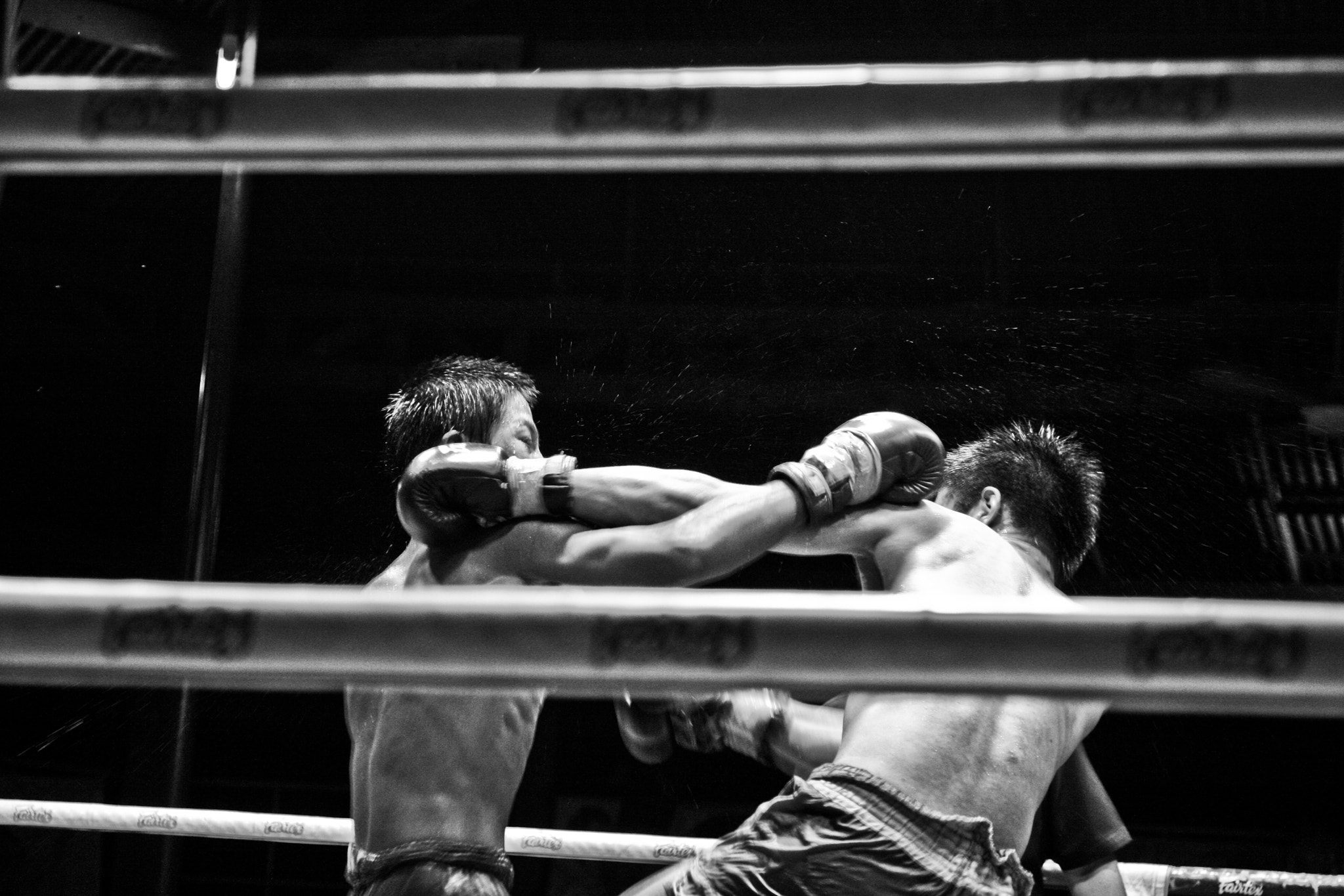 Canon EOS 400D (EOS Digital Rebel XTi / EOS Kiss Digital X) sample photo. Thai boxing - chiang mai photography