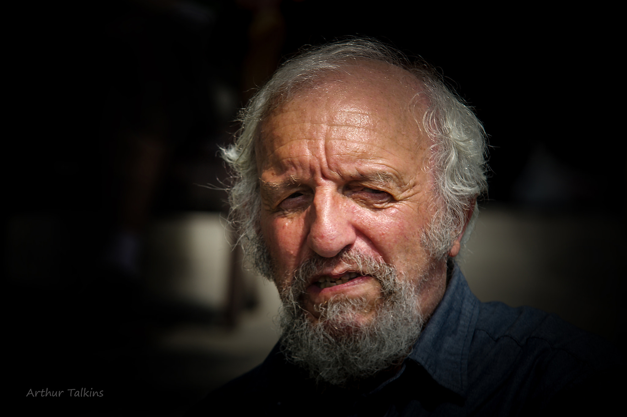 Sigma 70-200mm F2.8 EX DG Macro HSM II sample photo. Poet, thinker, philosopher...or just man on the st photography