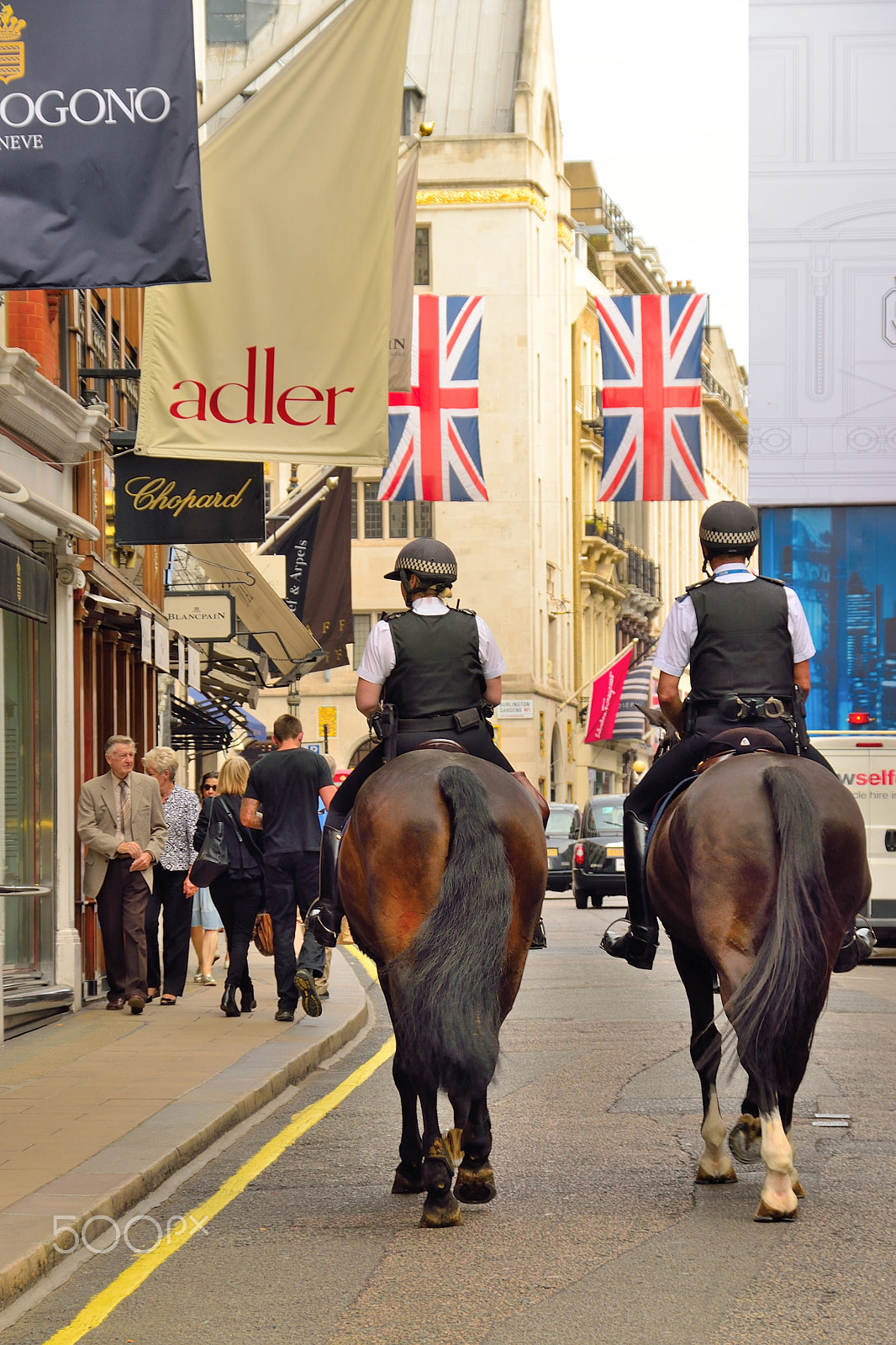 Sigma 18-200mm F3.5-6.3 DC OS HSM sample photo. London police hours photography