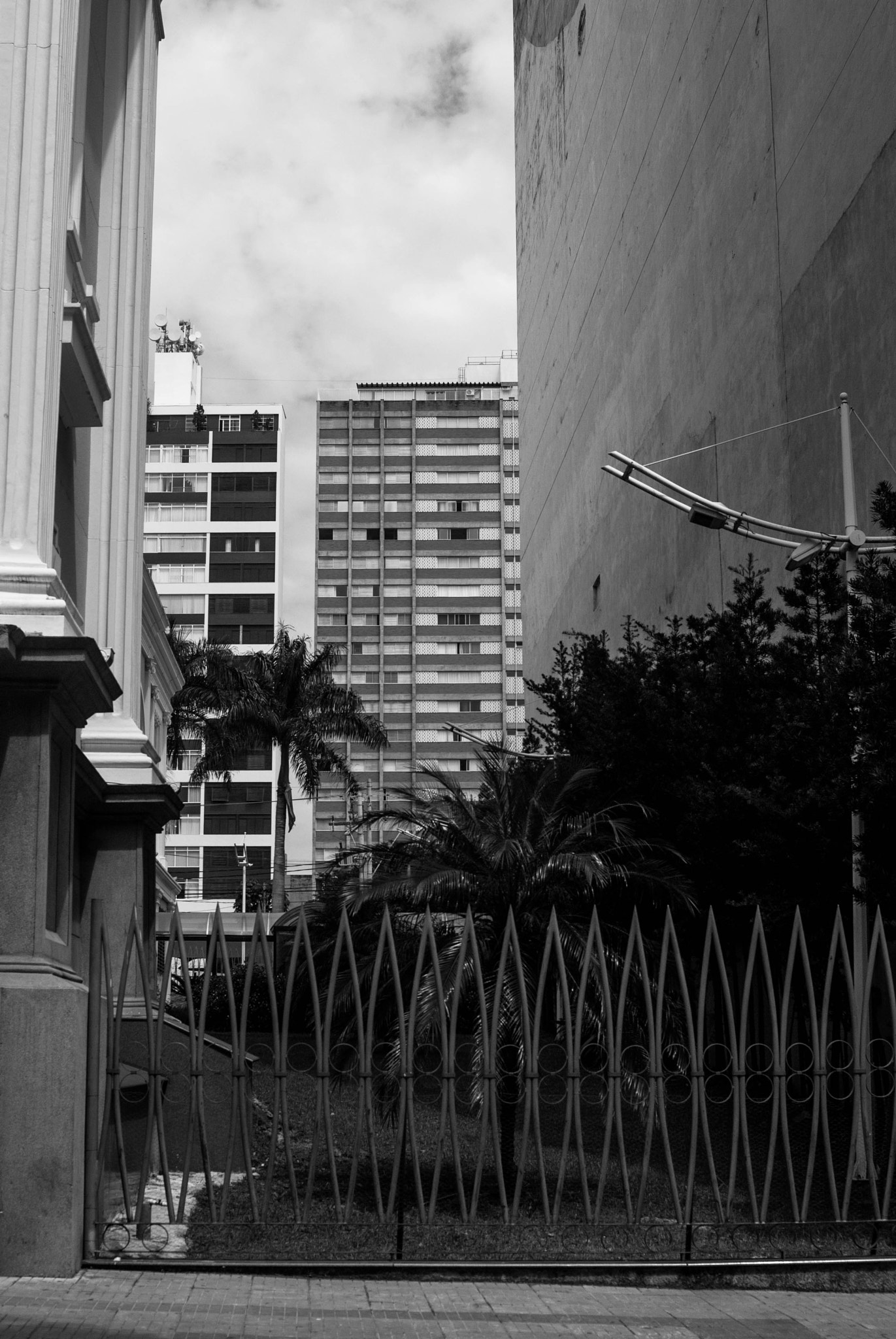 AF Zoom-Nikkor 35-70mm f/3.3-4.5 N sample photo. City towers photography