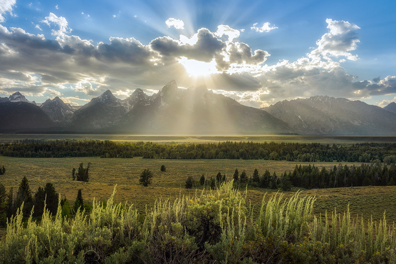 Samyang 12mm F2.8 ED AS NCS Fisheye sample photo. Teton sun beams photography