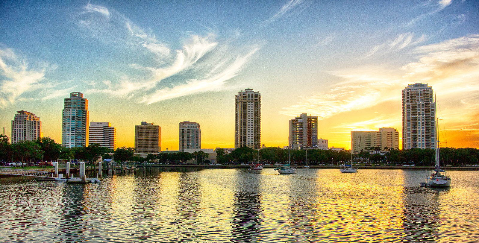 Nikon 1 J3 + Nikon 1 Nikkor VR 10-30mm F3.5-5.6 sample photo. Saint petersburg, fl skyline photography