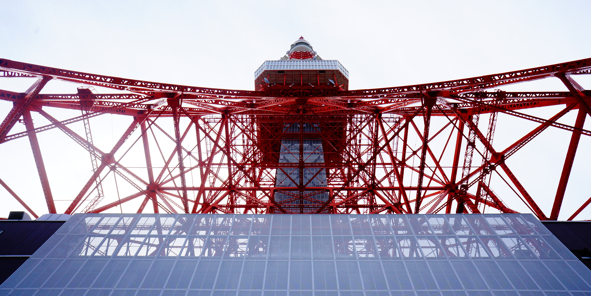 Sony Alpha NEX-5T + Sony E 16mm F2.8 sample photo. Tokyo tower photography