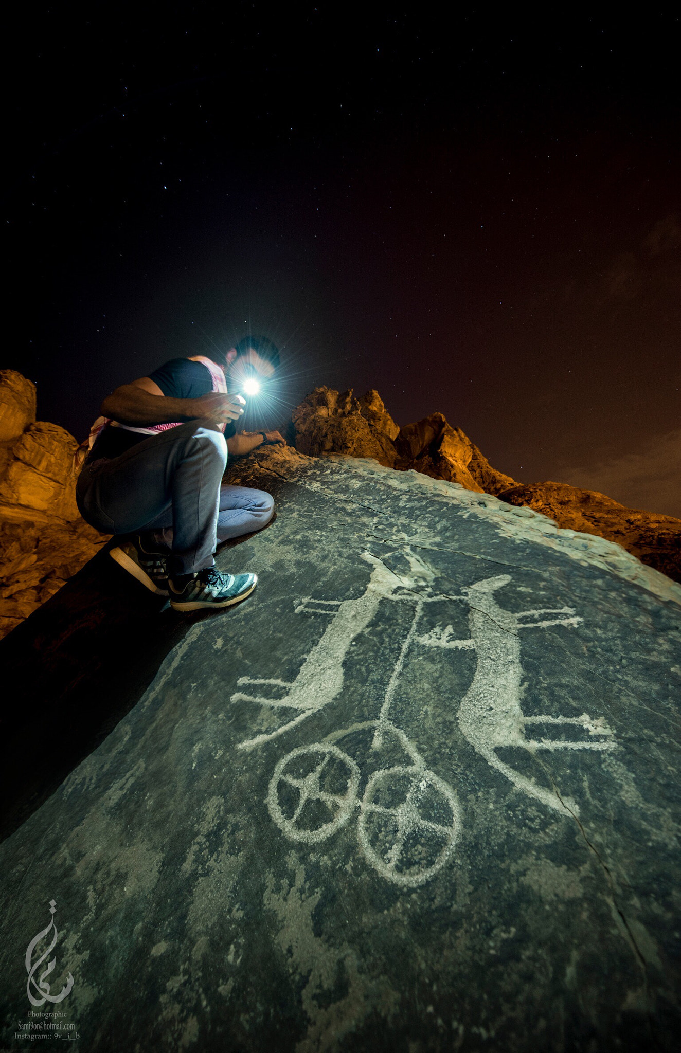 من أهم الرسوم الموسومة في جبل أم سنمان هو نقش العر ...