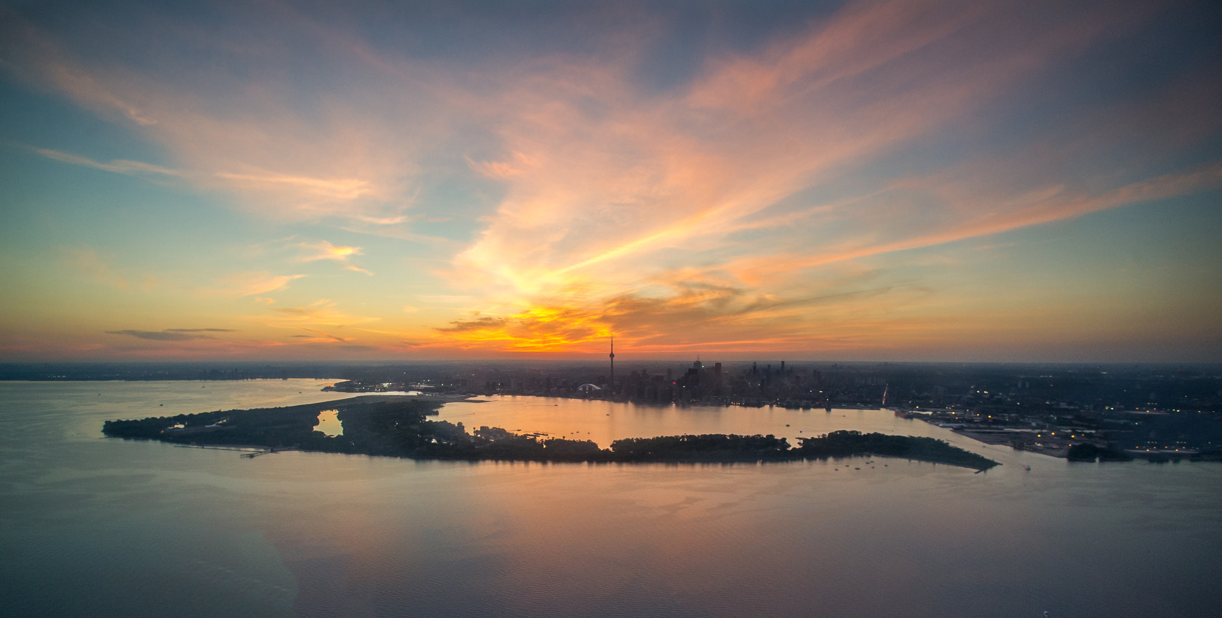 Nikon D3S + Nikon AF Nikkor 14mm F2.8D ED sample photo. Toronto sunset photography