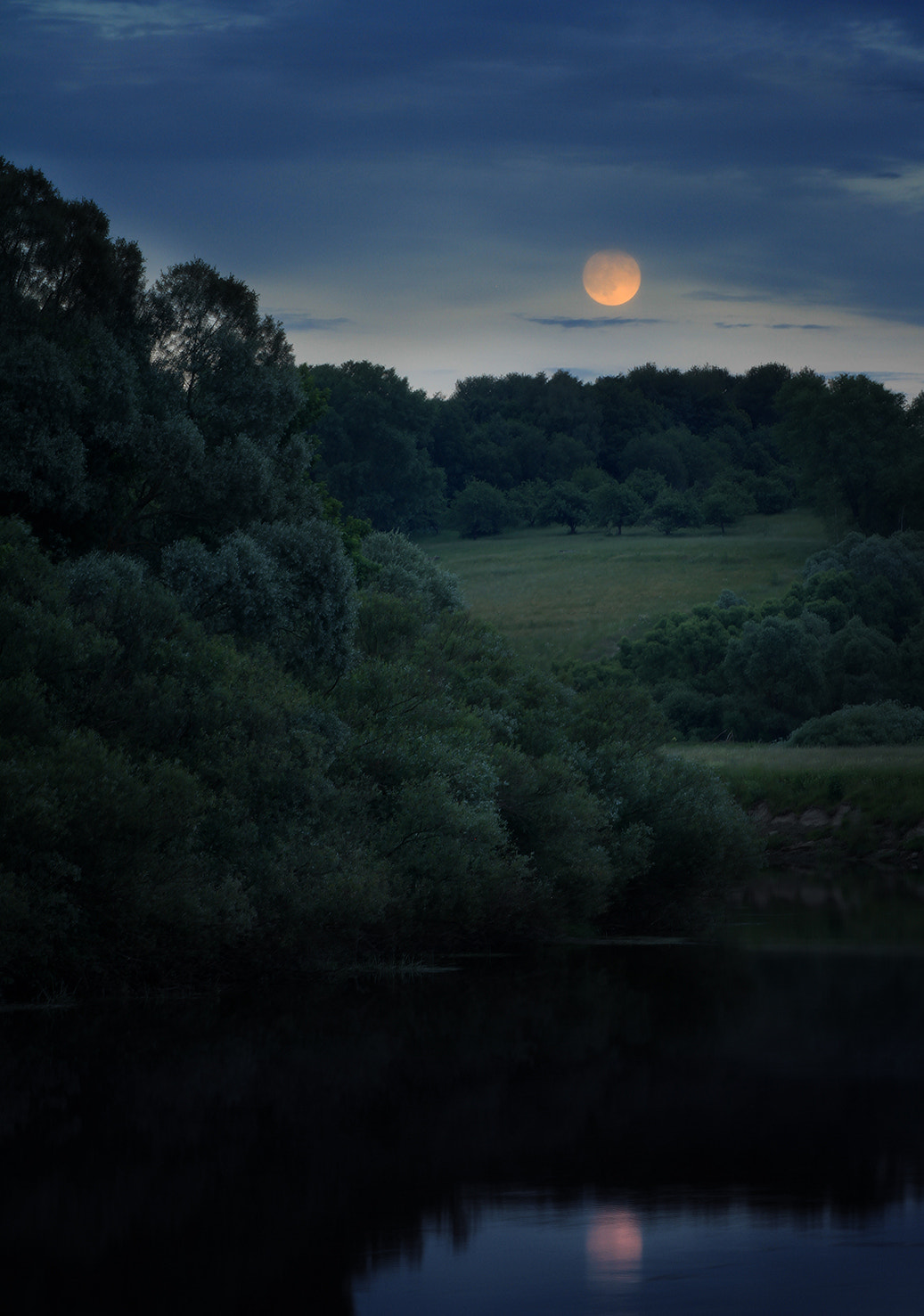 Canon EOS 7D + Canon EF 100mm F2.0 USM sample photo. Supermoon photography