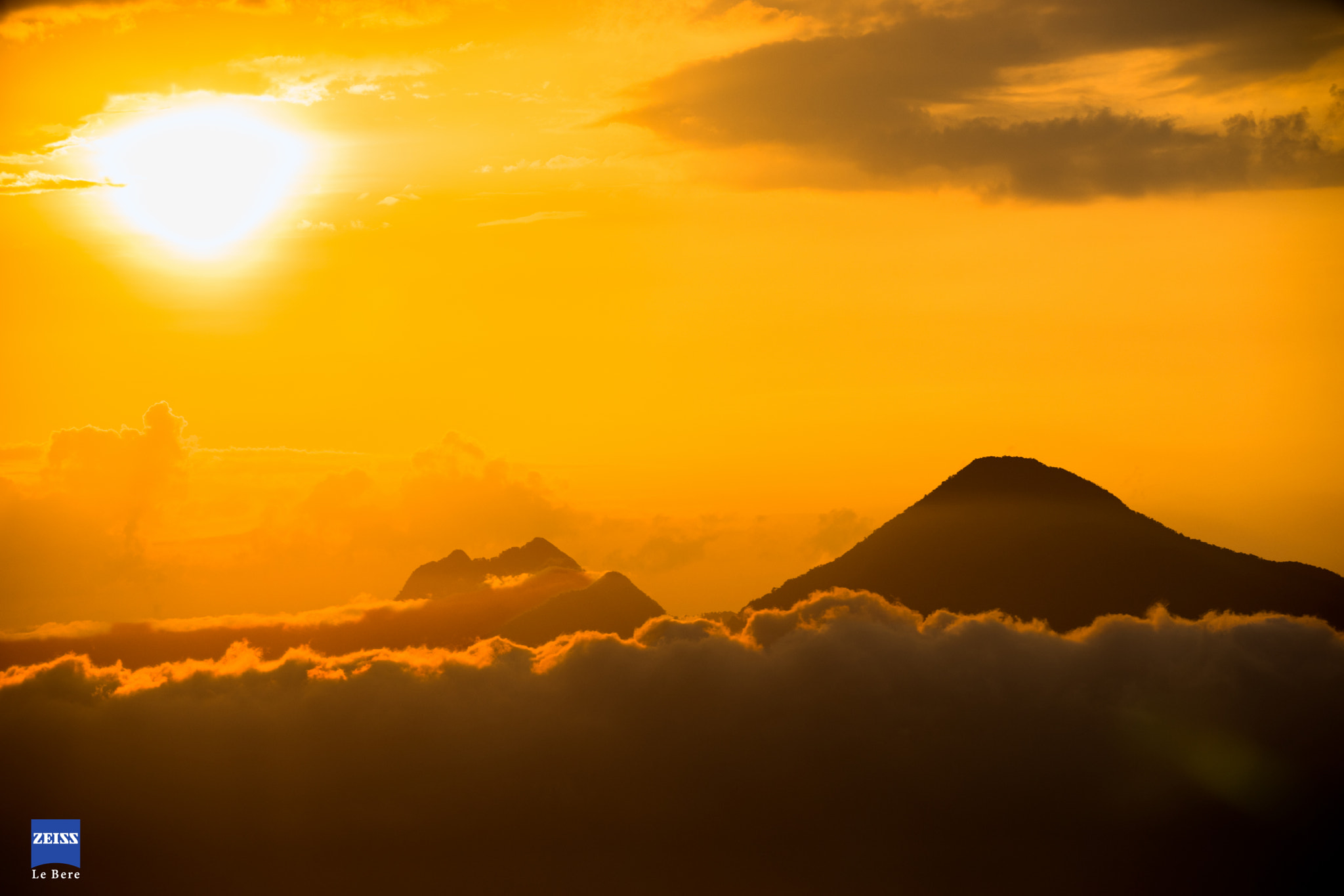 Minolta/Sony AF 70-200mm F2.8 G sample photo. Day light's end at mount photography
