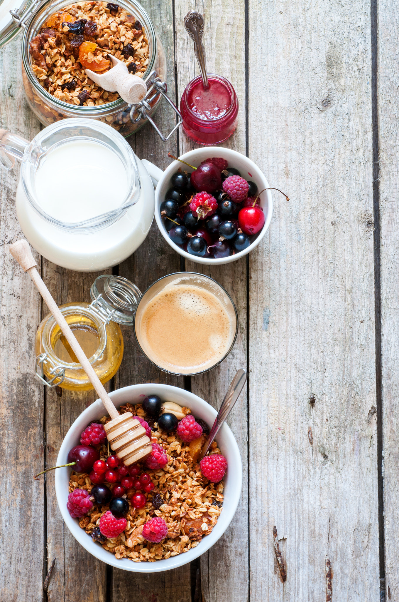 Nikon D90 + Nikon AF Micro-Nikkor 60mm F2.8D sample photo. Granola breakfast photography