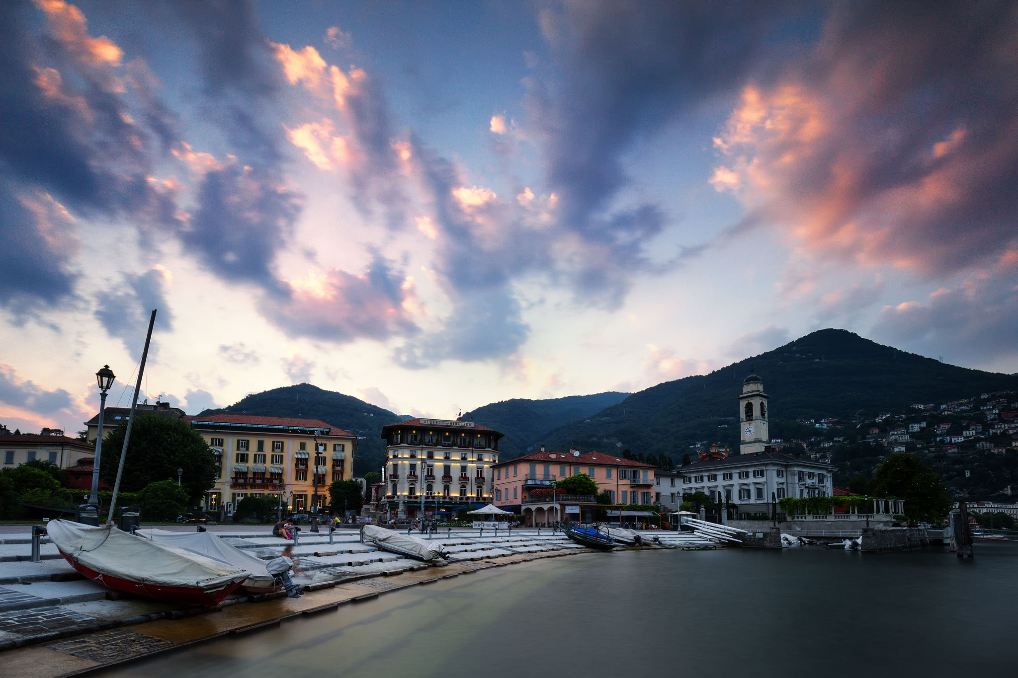 Canon EF 16-35mm F4L IS USM sample photo. Cernobbio at dusk photography