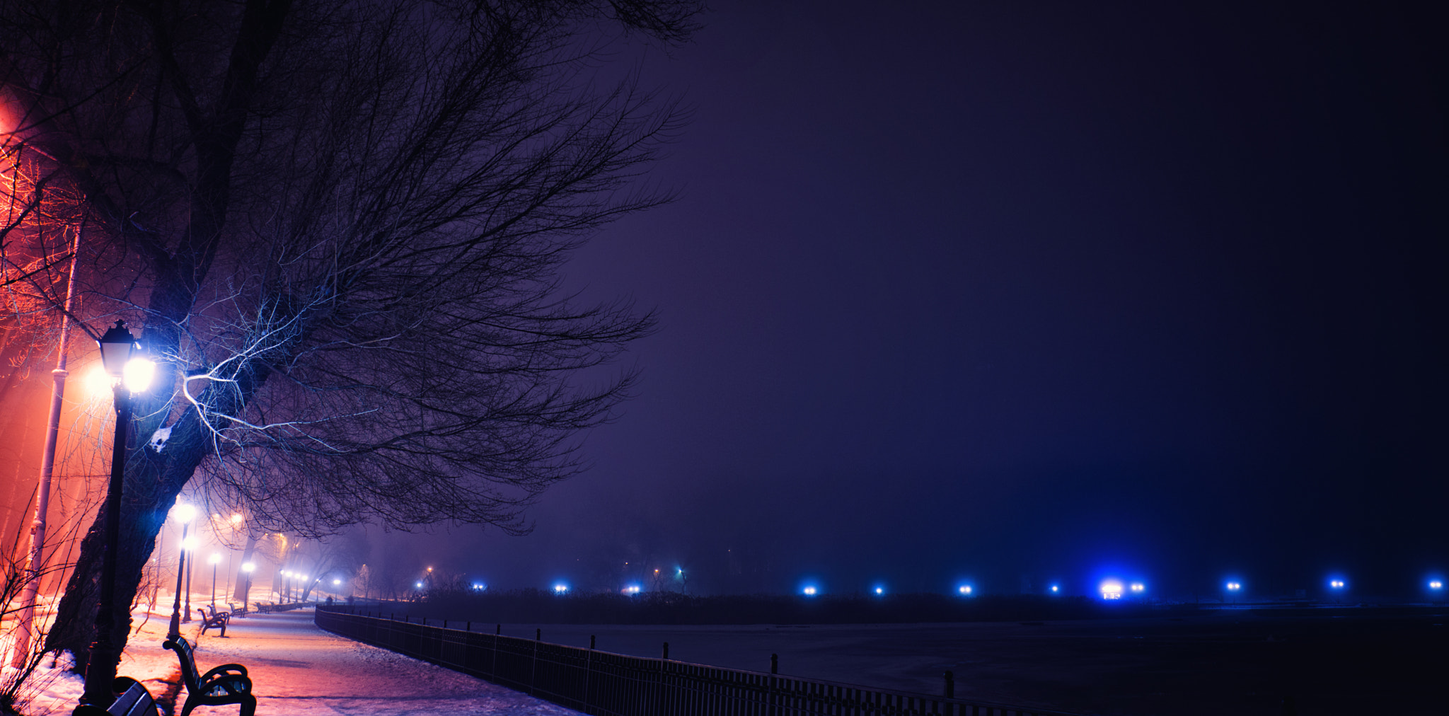 Minolta AF 28-100mm F3.5-5.6 (D) sample photo. A beautiful night photography