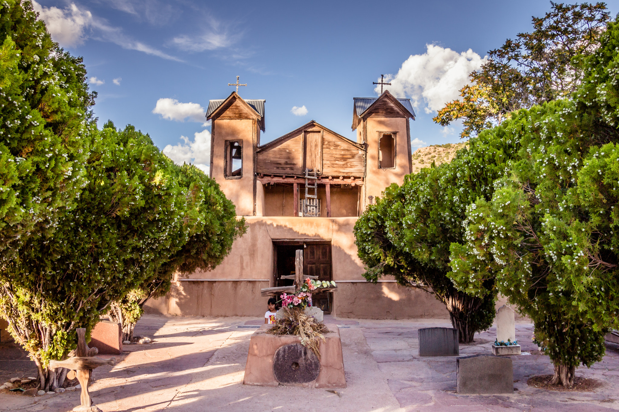 Canon EOS 650D (EOS Rebel T4i / EOS Kiss X6i) sample photo. Peeking out at chimayo photography