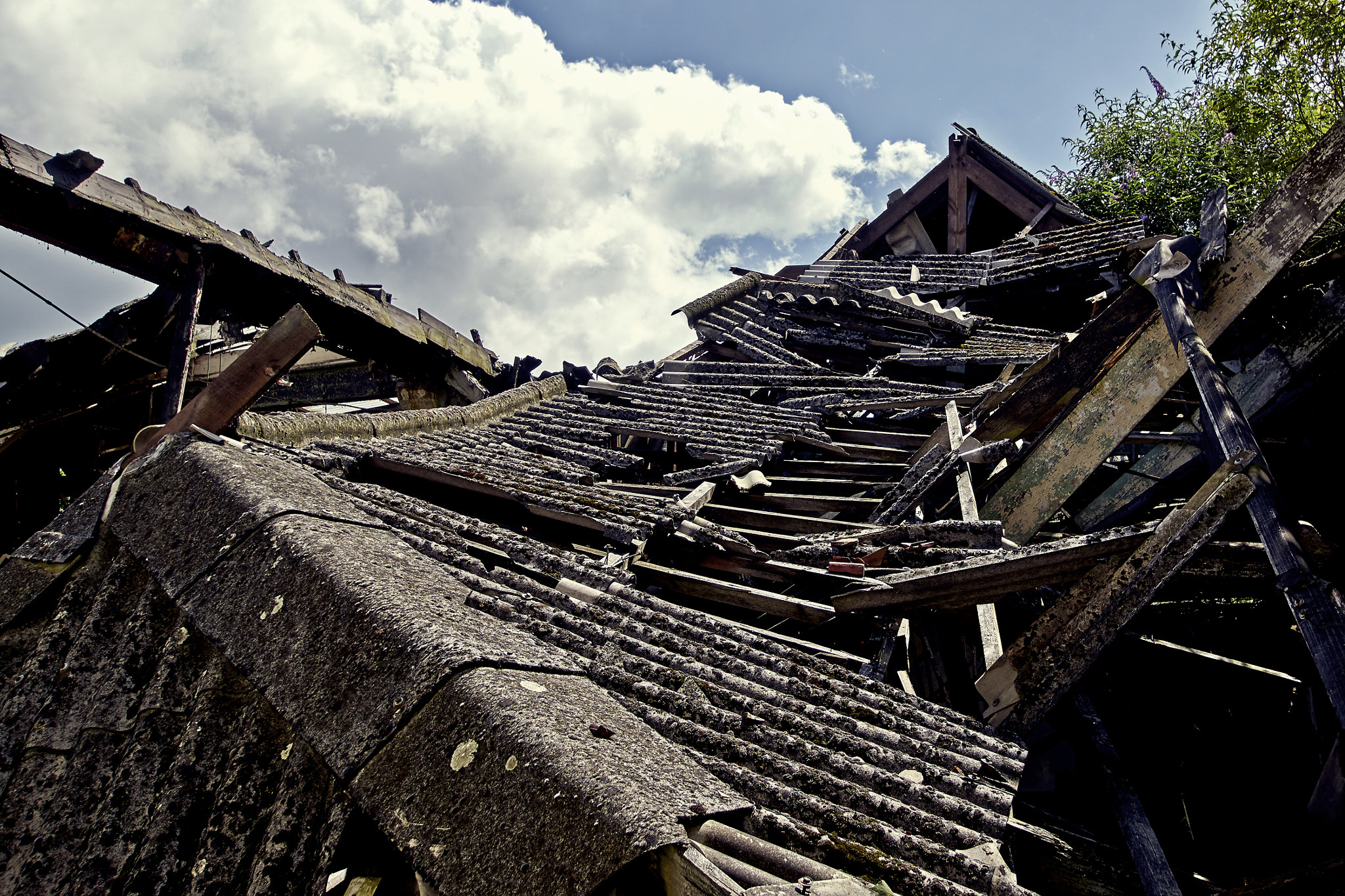 Sony ILCA-77M2 sample photo. Collapsed roof photography