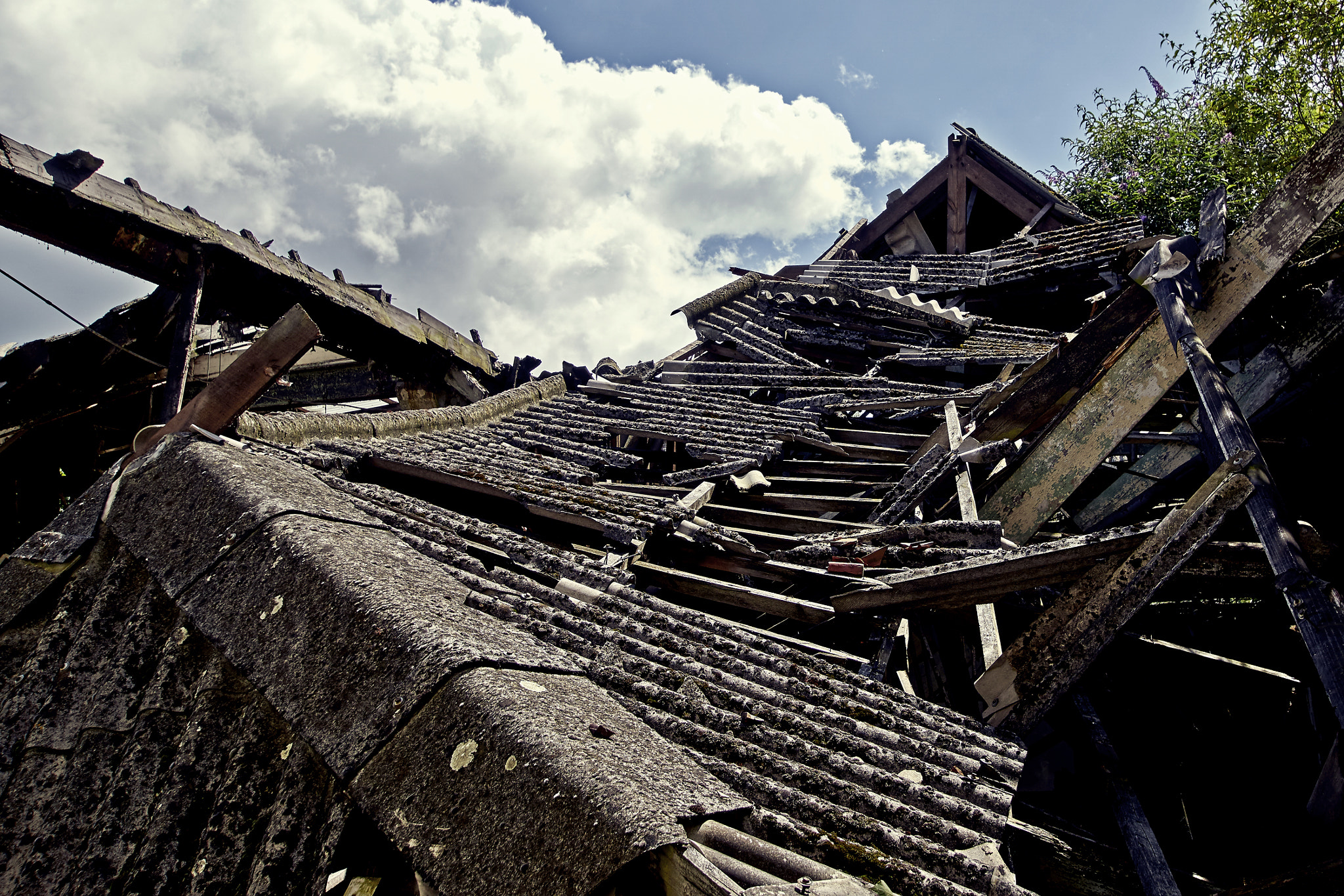 Sony ILCA-77M2 + 10-20mm F3.5 sample photo. Collapsed roof photography