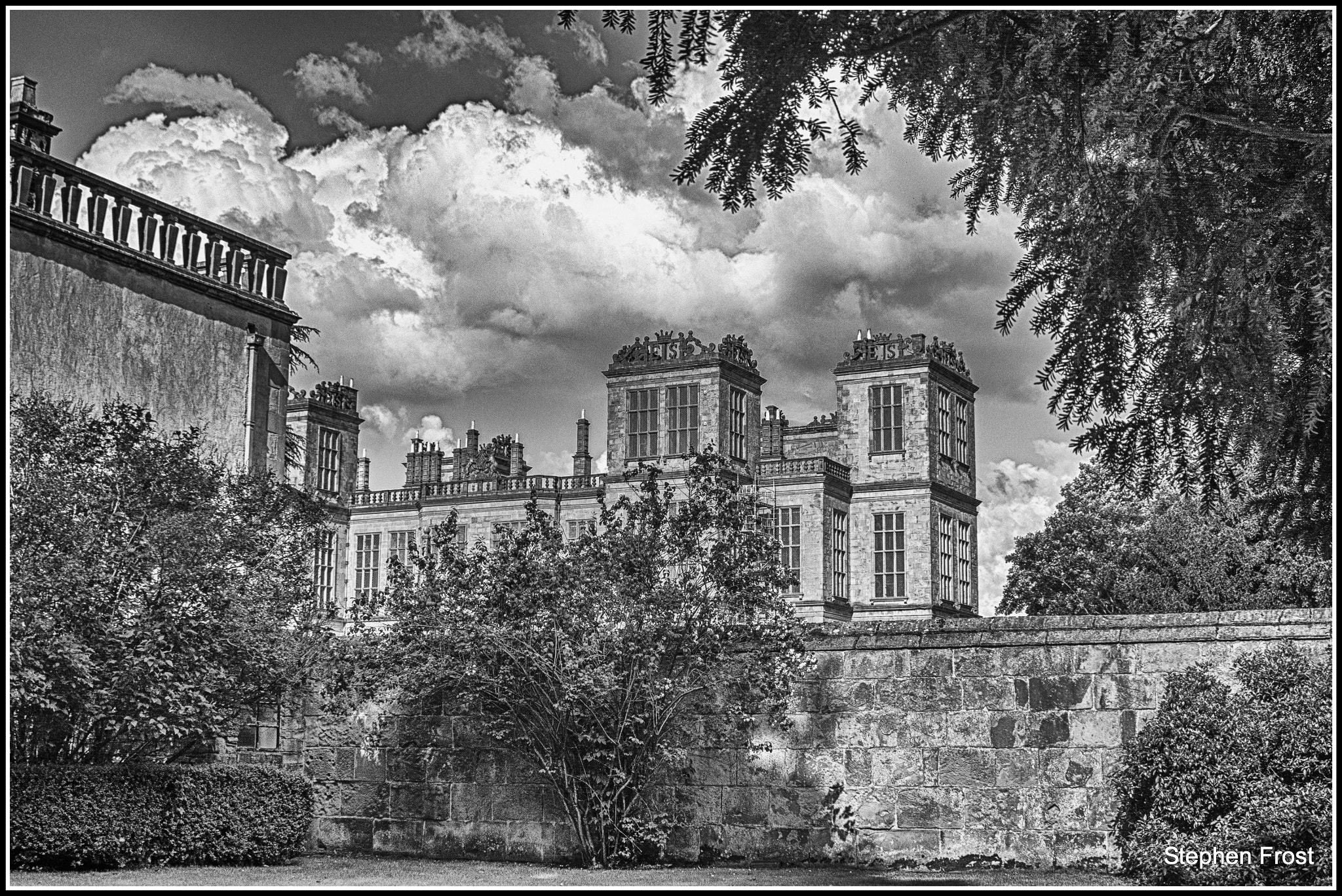 Nikon D7100 + Sigma 24-70mm F2.8 EX DG Macro sample photo. A garden view of a stately home photography
