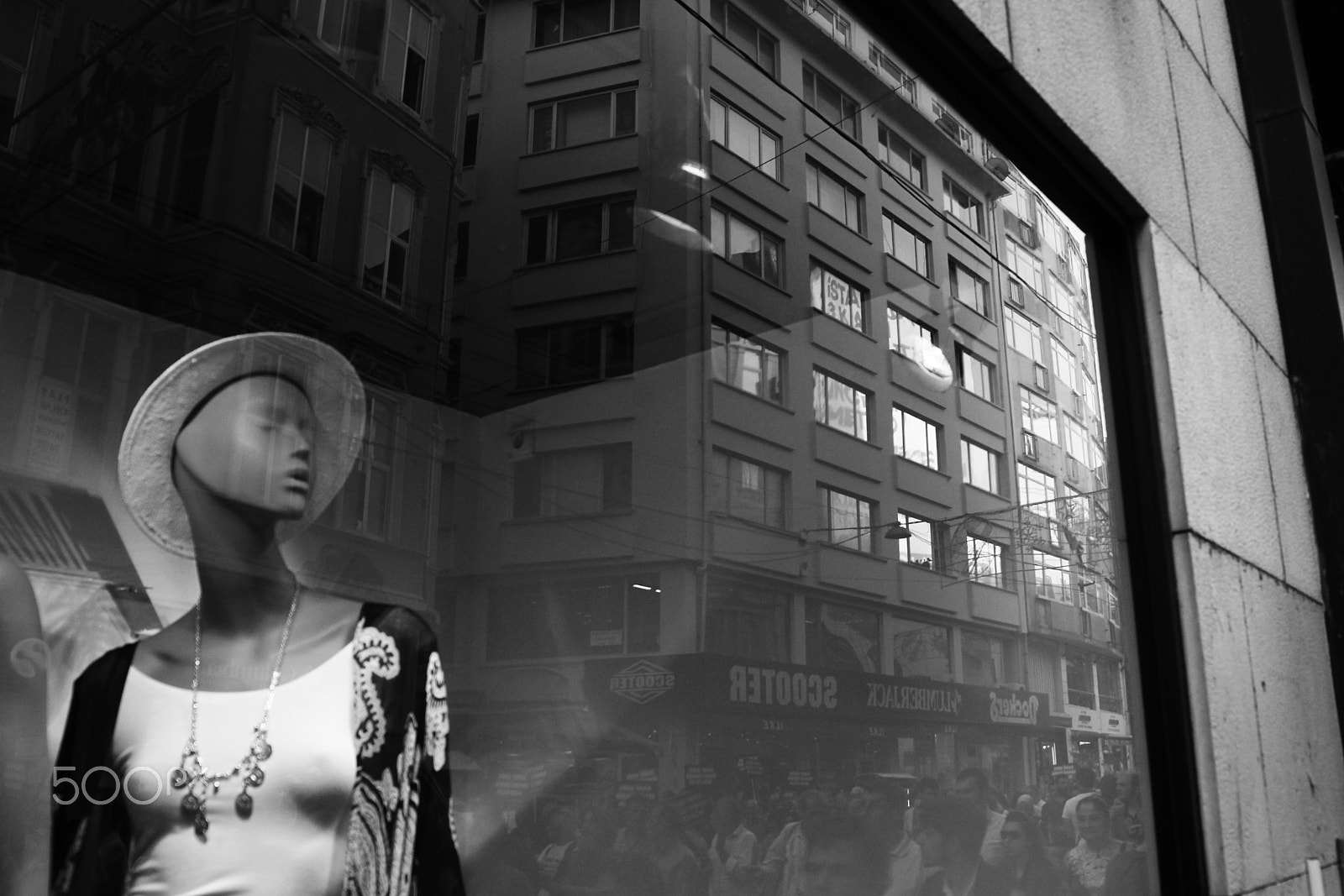 Sigma 17-70mm F2.8-4 DC Macro OS HSM sample photo. A manikin in istanbul photography